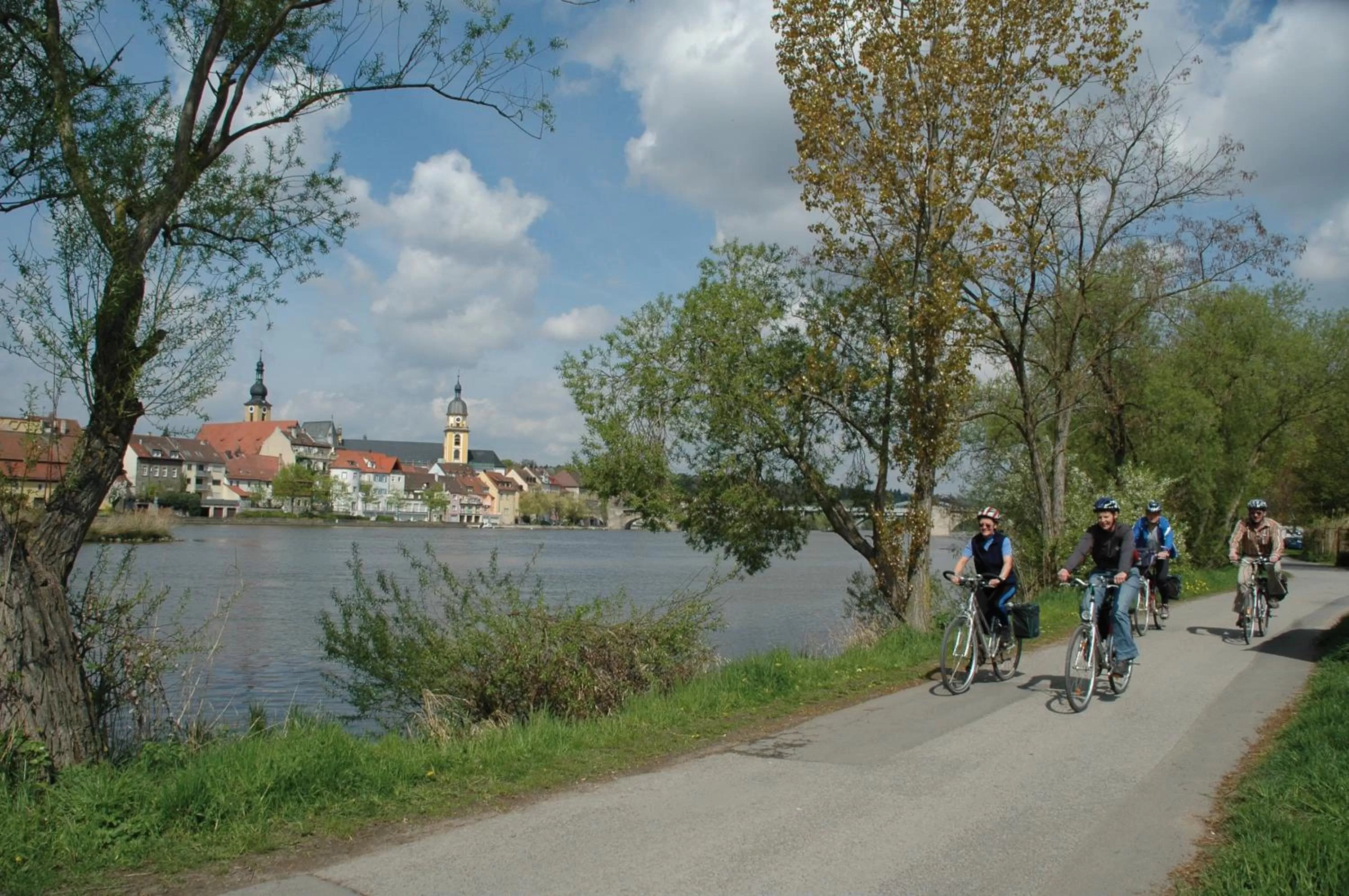 Hiking, Biking in Hotel Kitzinger Hof an der B8