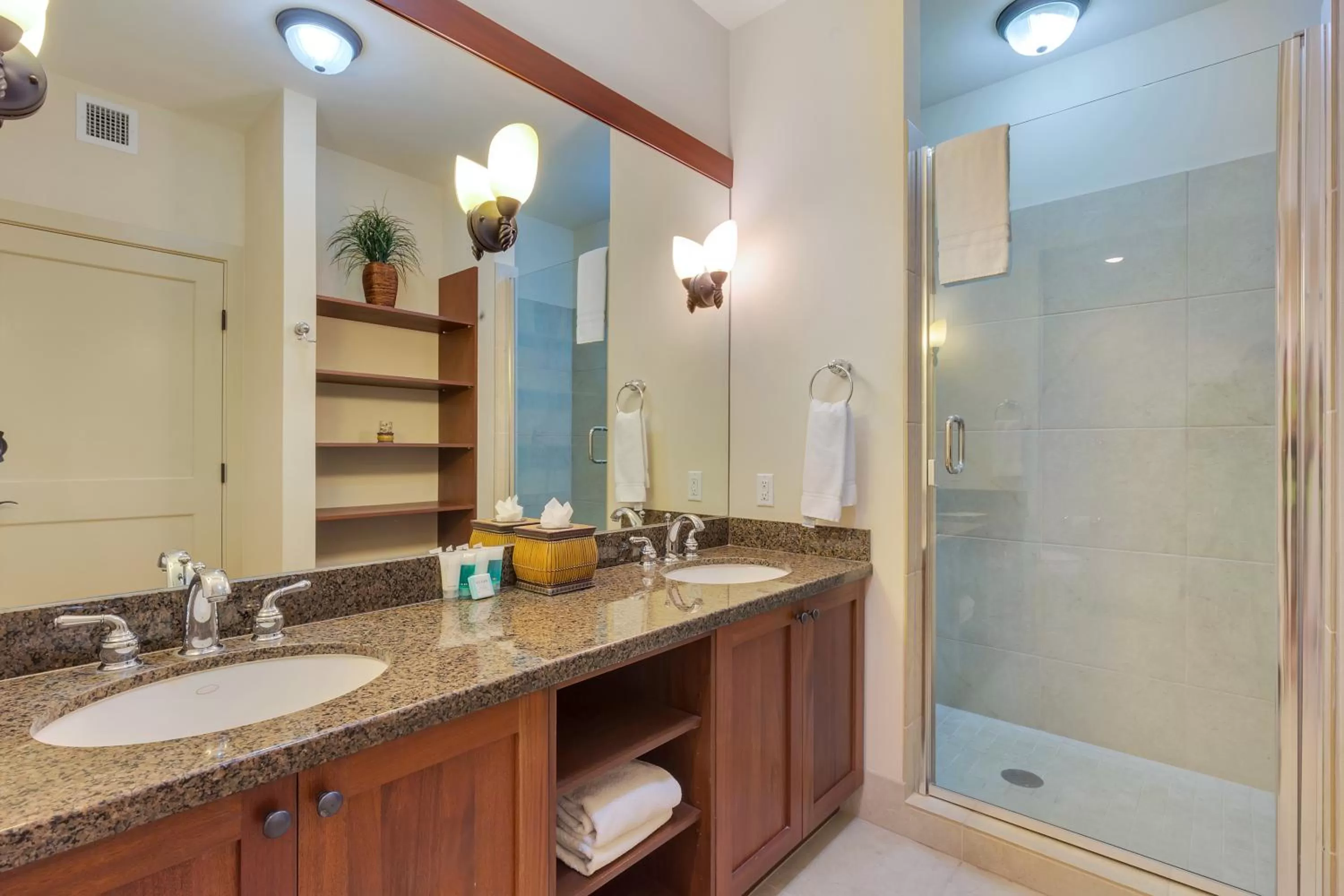 Bathroom in Castle Hali'i Kai at Waikoloa