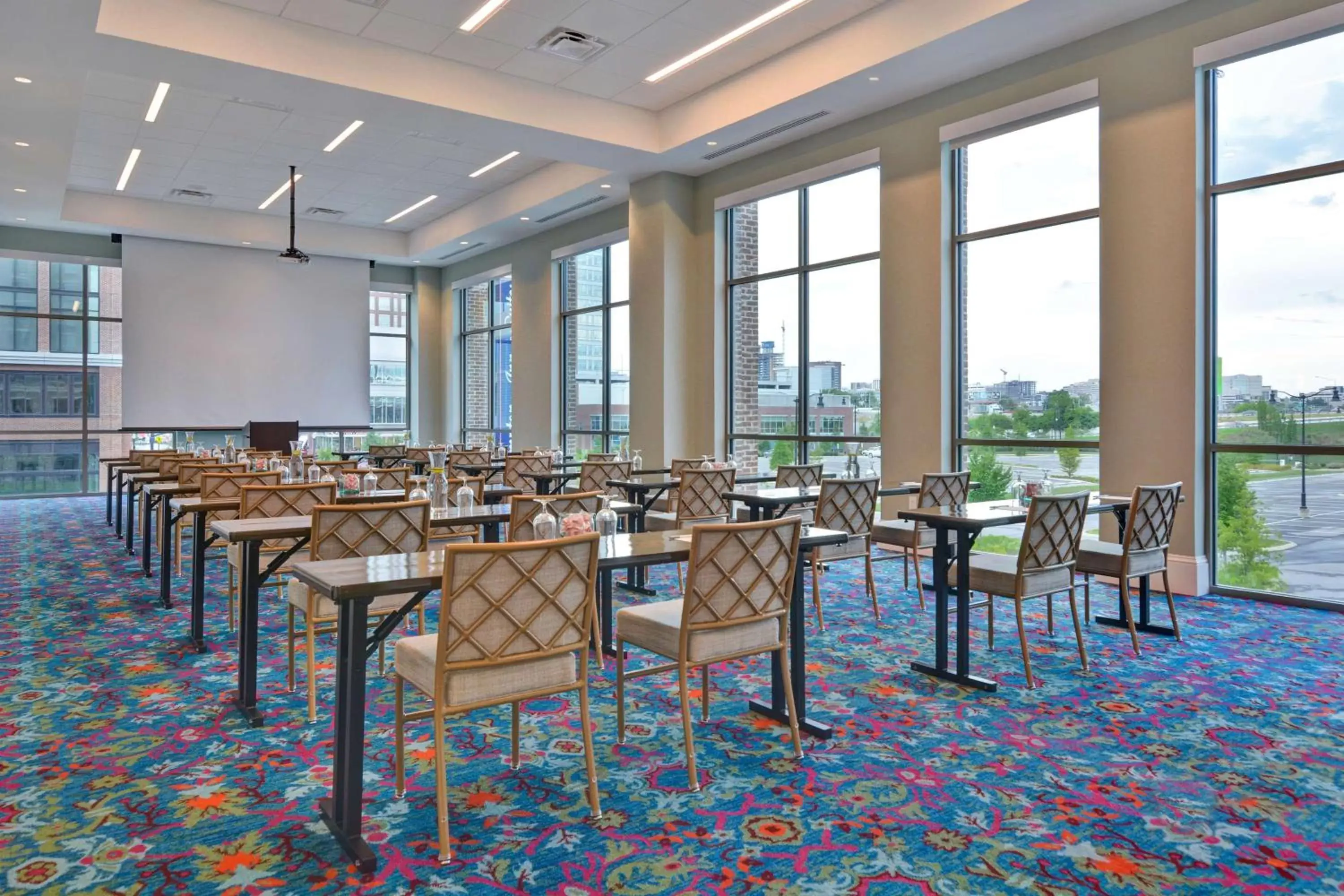 Meeting/conference room, Restaurant/Places to Eat in Hampton Inn & Suites Nashville Downtown Capitol View, Tn
