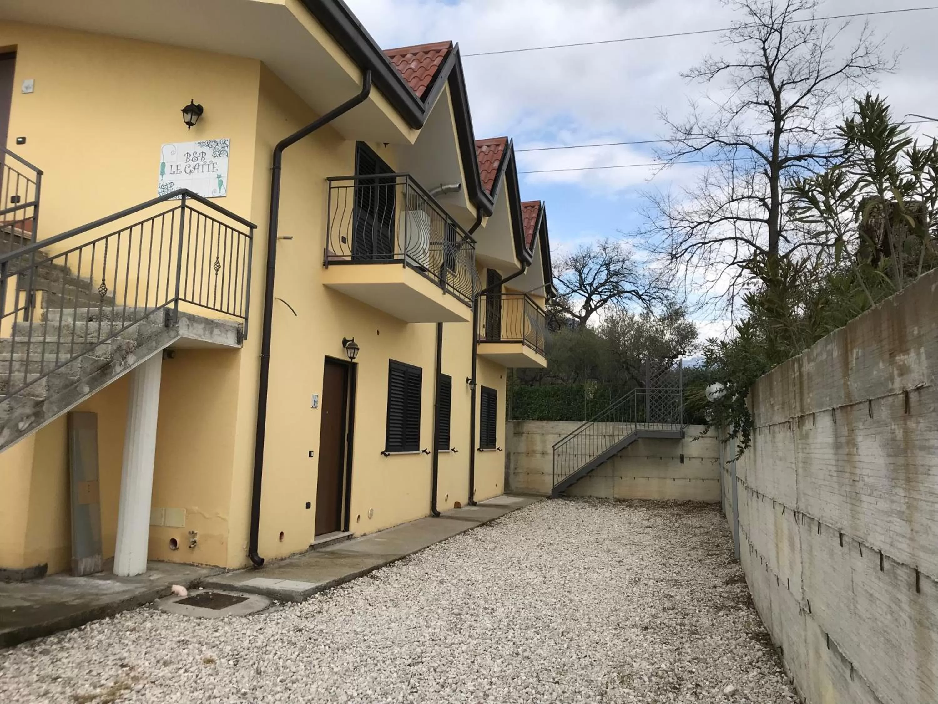 Facade/entrance in Le Gatte