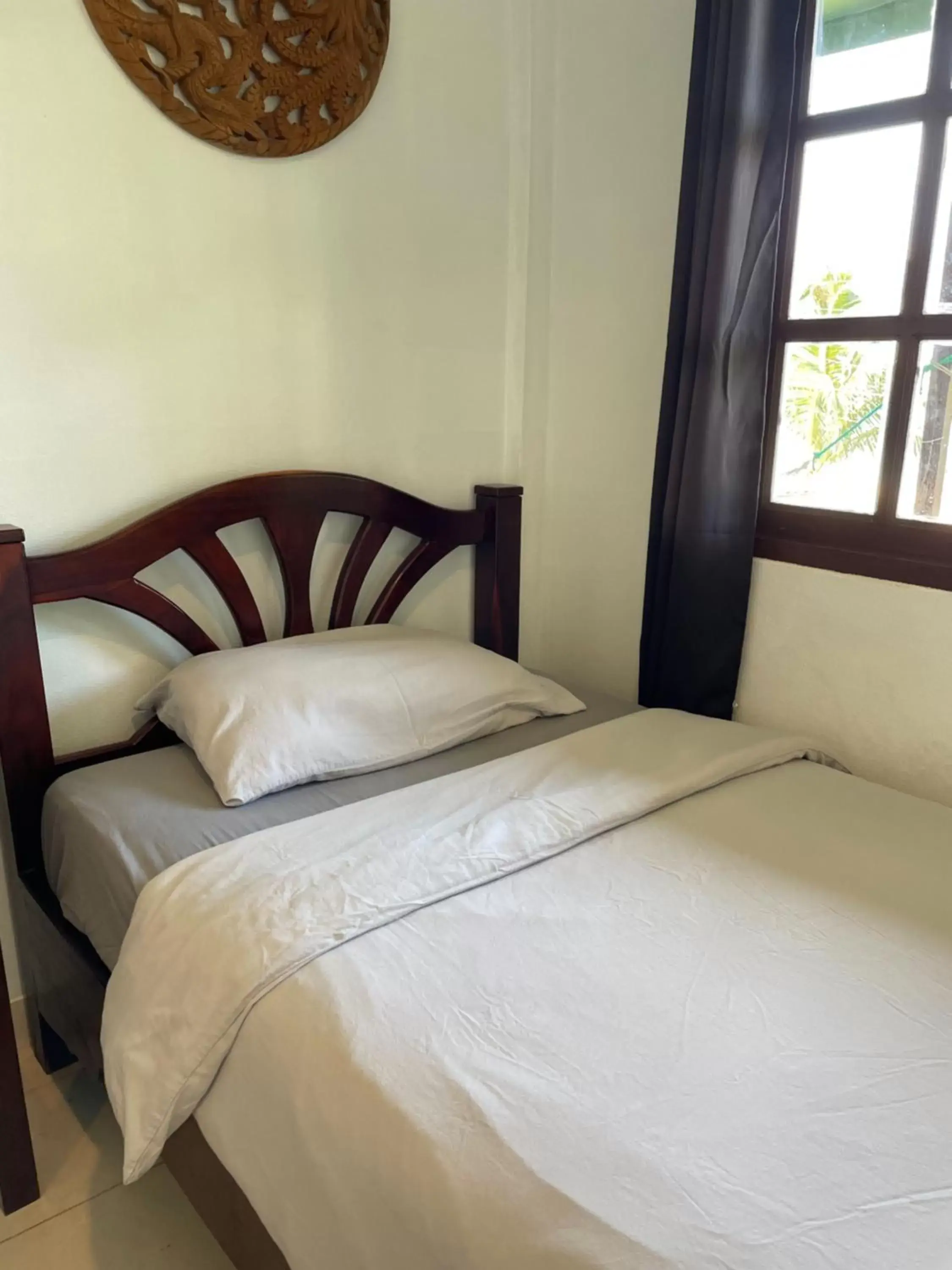 Bed in Cliff Cottage