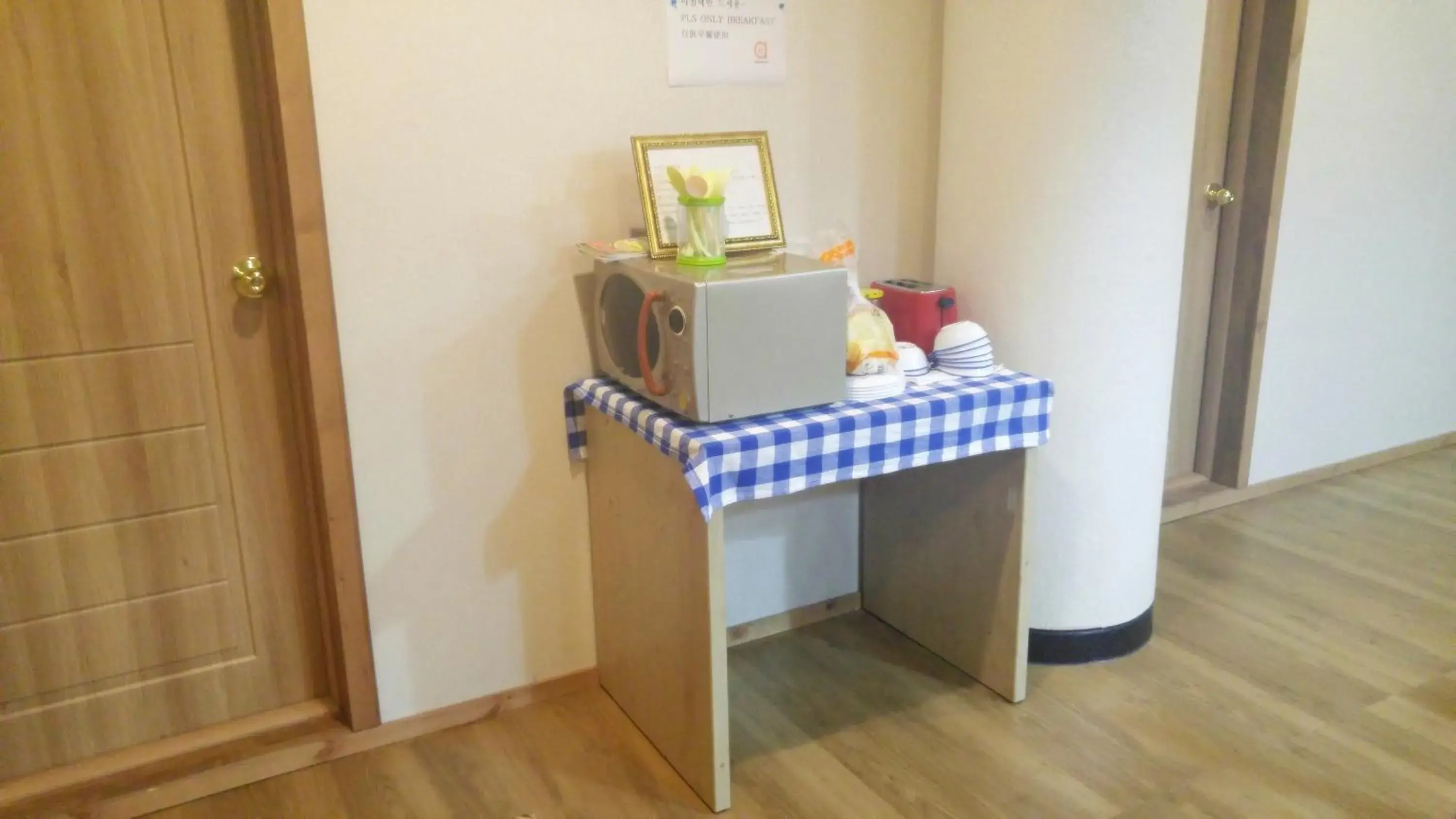 Kitchen/Kitchenette in Baozen Guesthouse