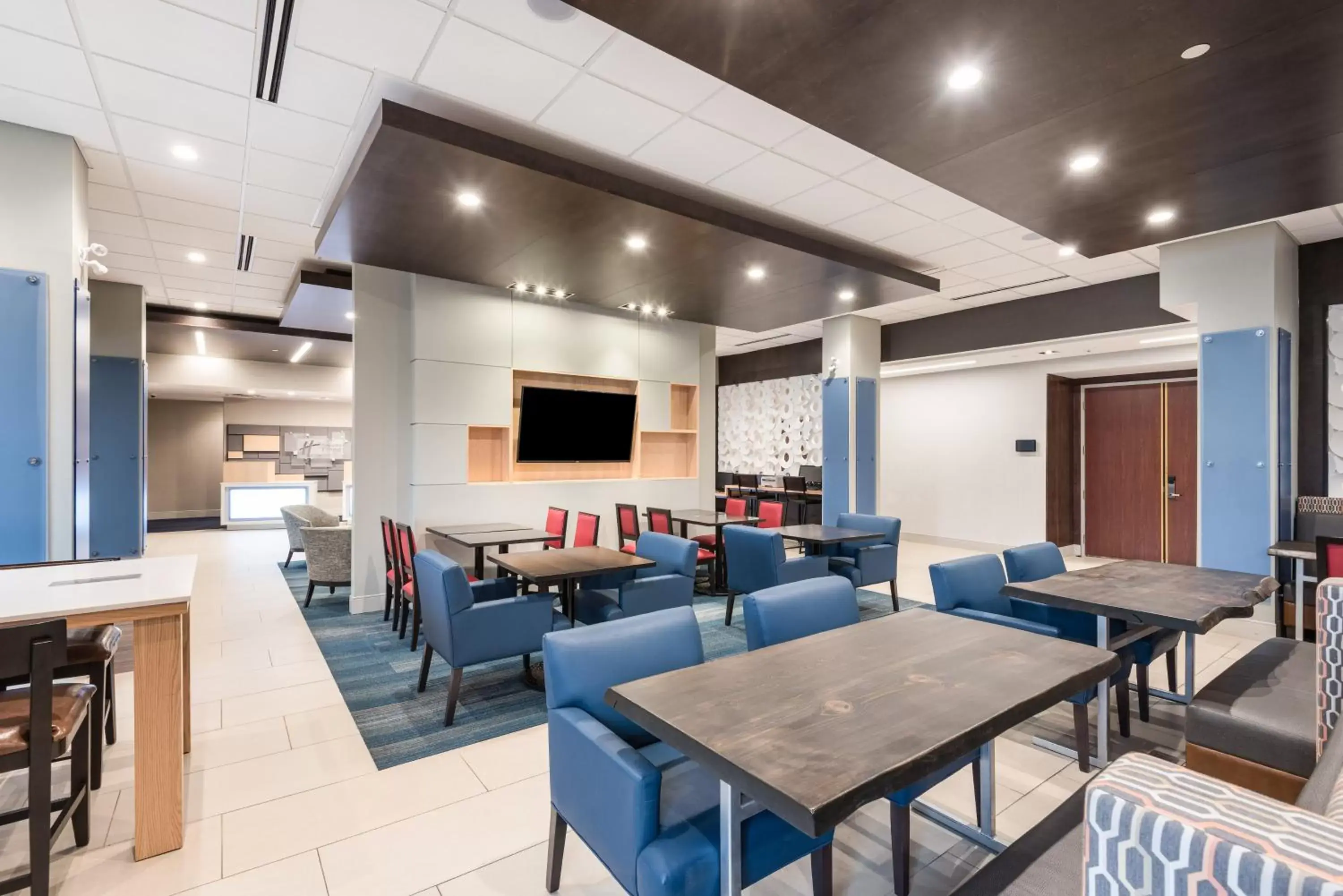 Breakfast, Restaurant/Places to Eat in Holiday Inn Express Hotel & Suites Milton, an IHG Hotel