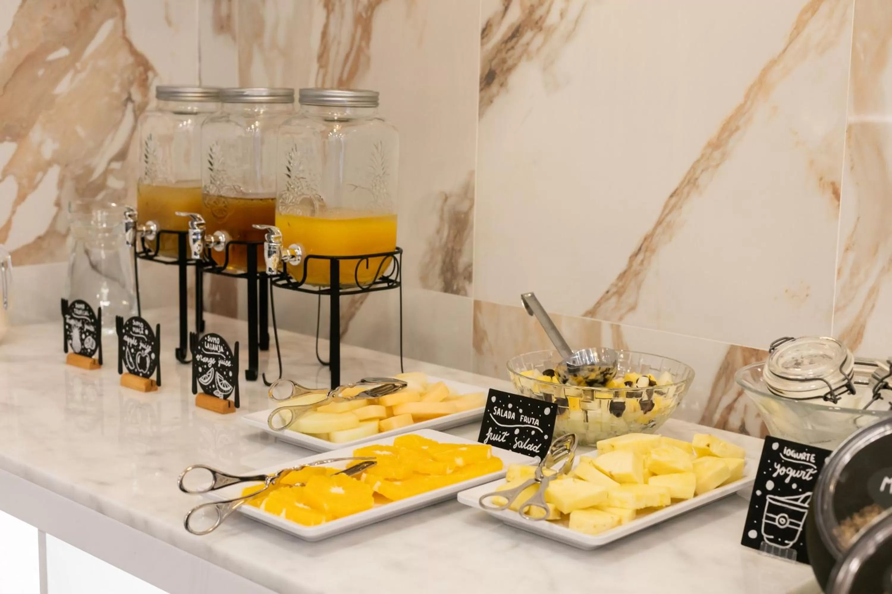 Buffet breakfast in Lisboa 85 Suites & Apartments by RIDAN Hotels