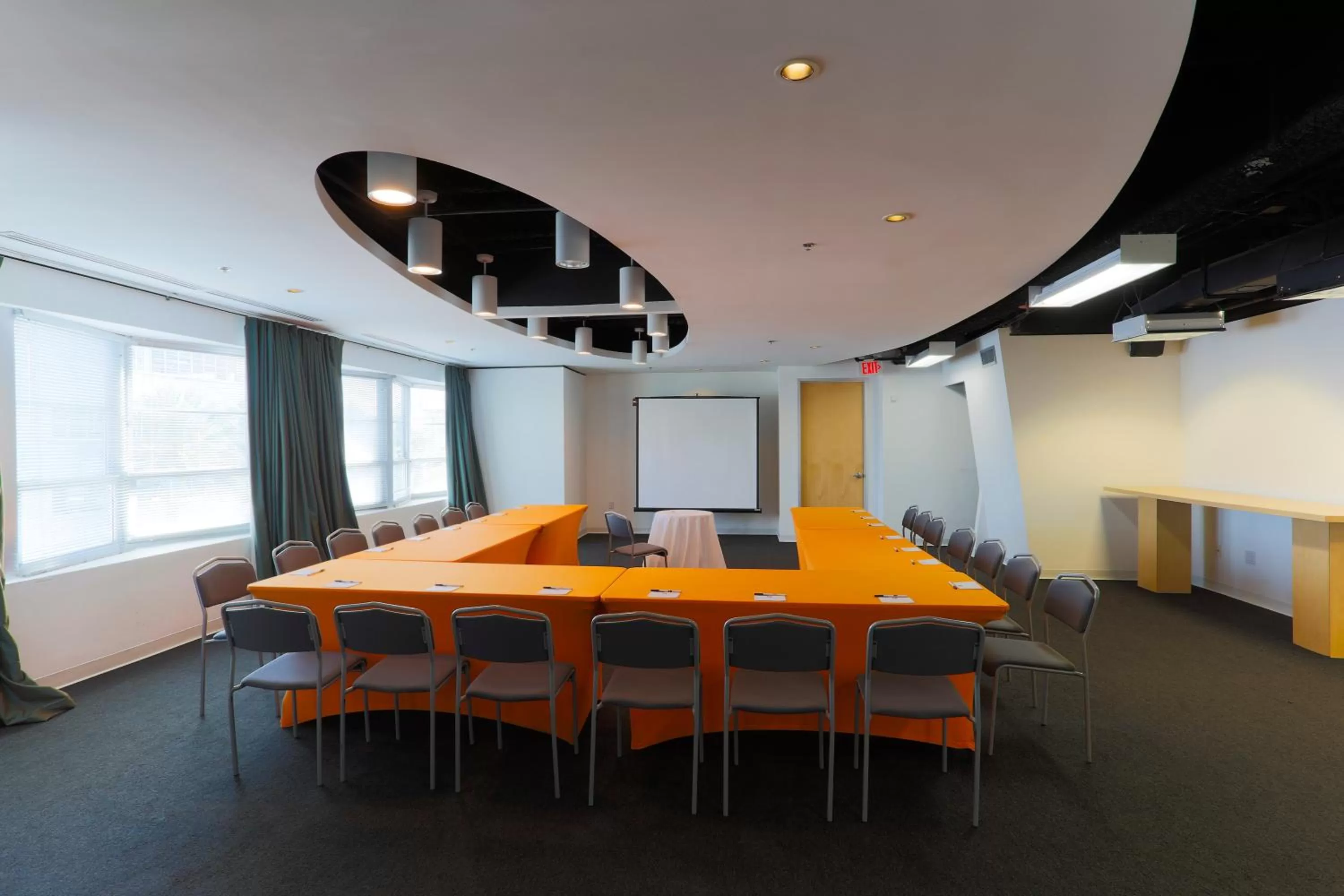 Business facilities in Albion Hotel