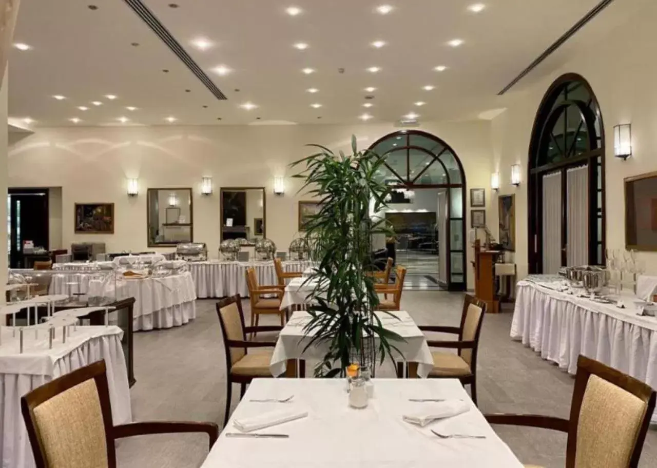 Restaurant/Places to Eat in Hotel Bonavia Plava Laguna