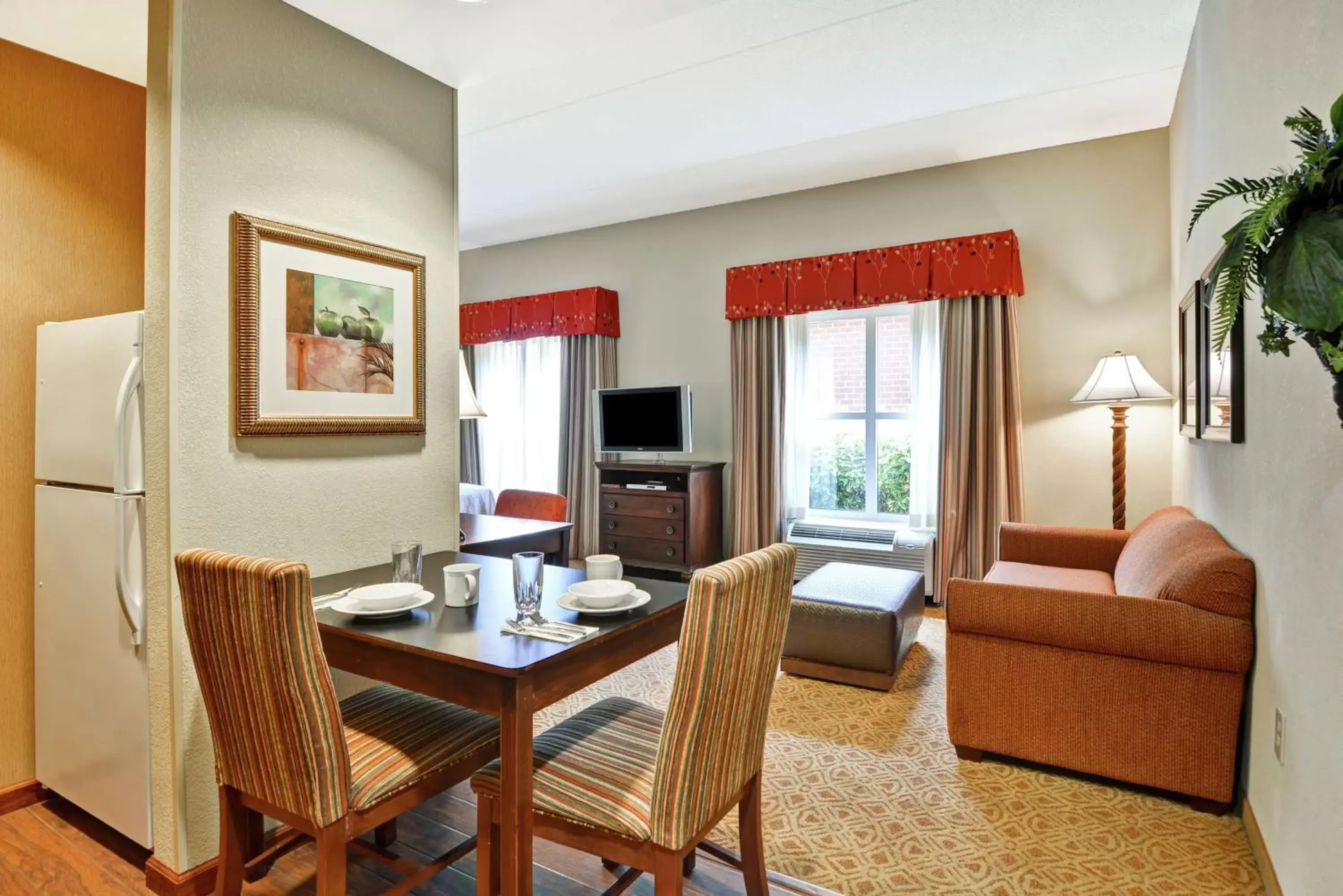 Bedroom, Dining Area in Homewood Suites Fredericksburg