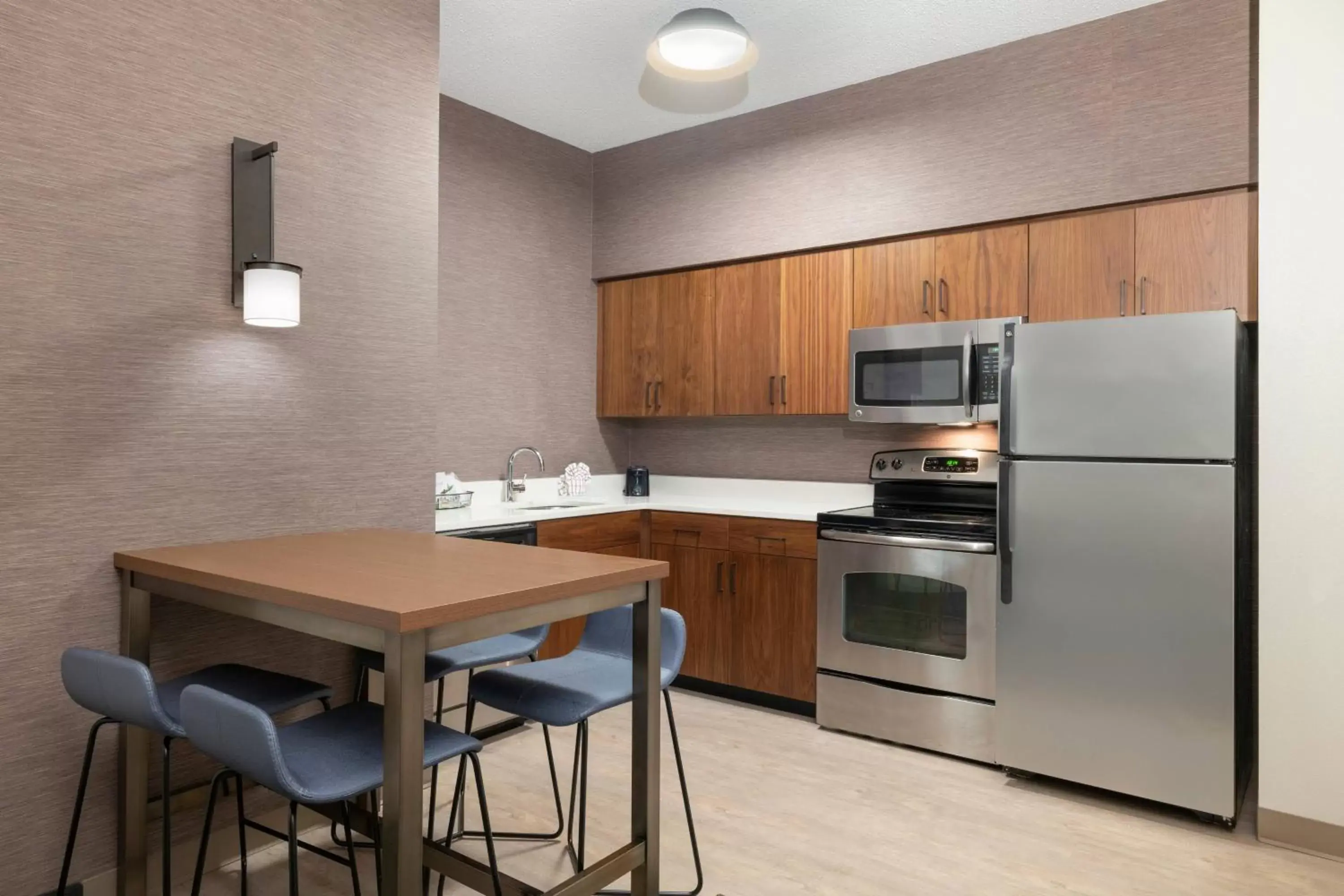Bedroom, Kitchen/Kitchenette in Residence Inn by Marriott Williamsburg