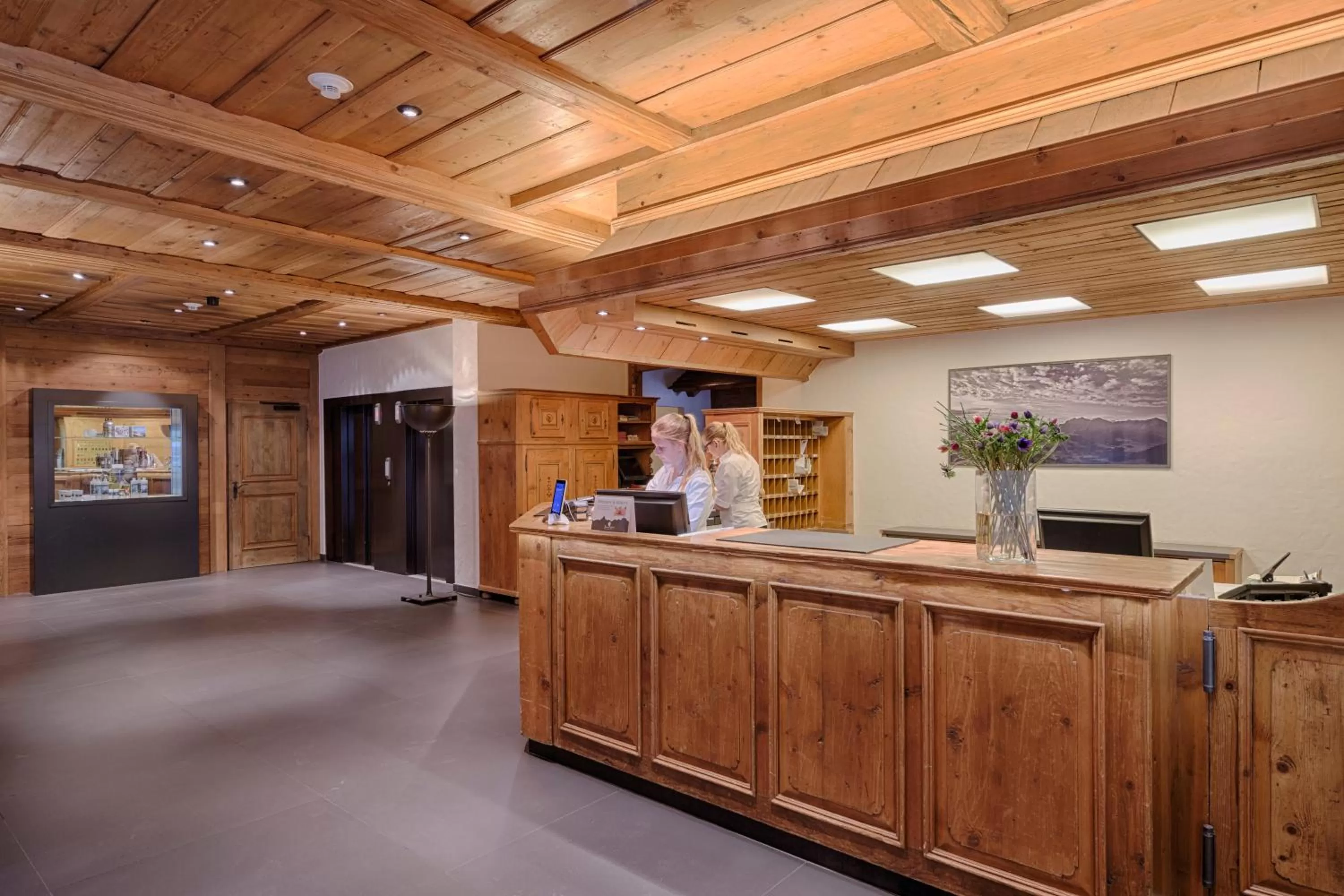 Lobby or reception in Bernerhof Swiss Quality Hotel Gstaad