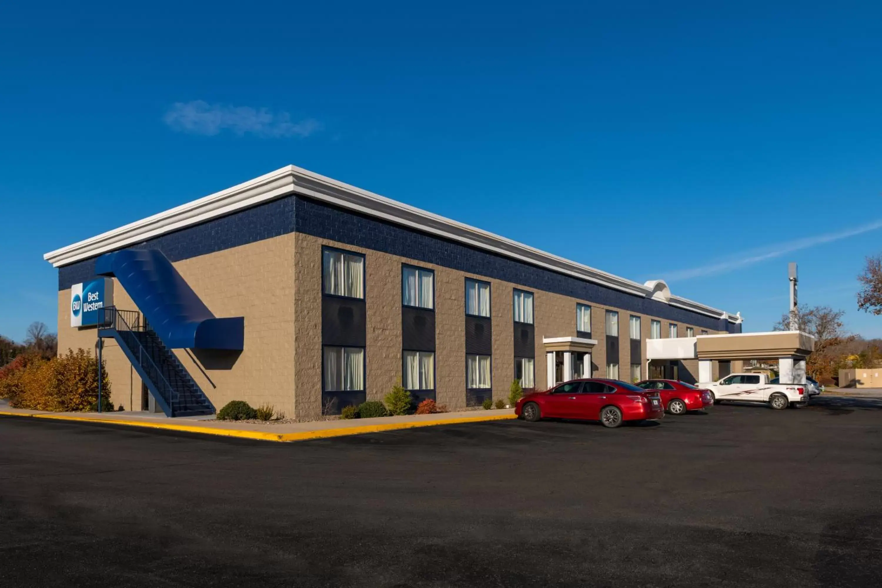 Property Building in Best Western Huntington Mall Inn