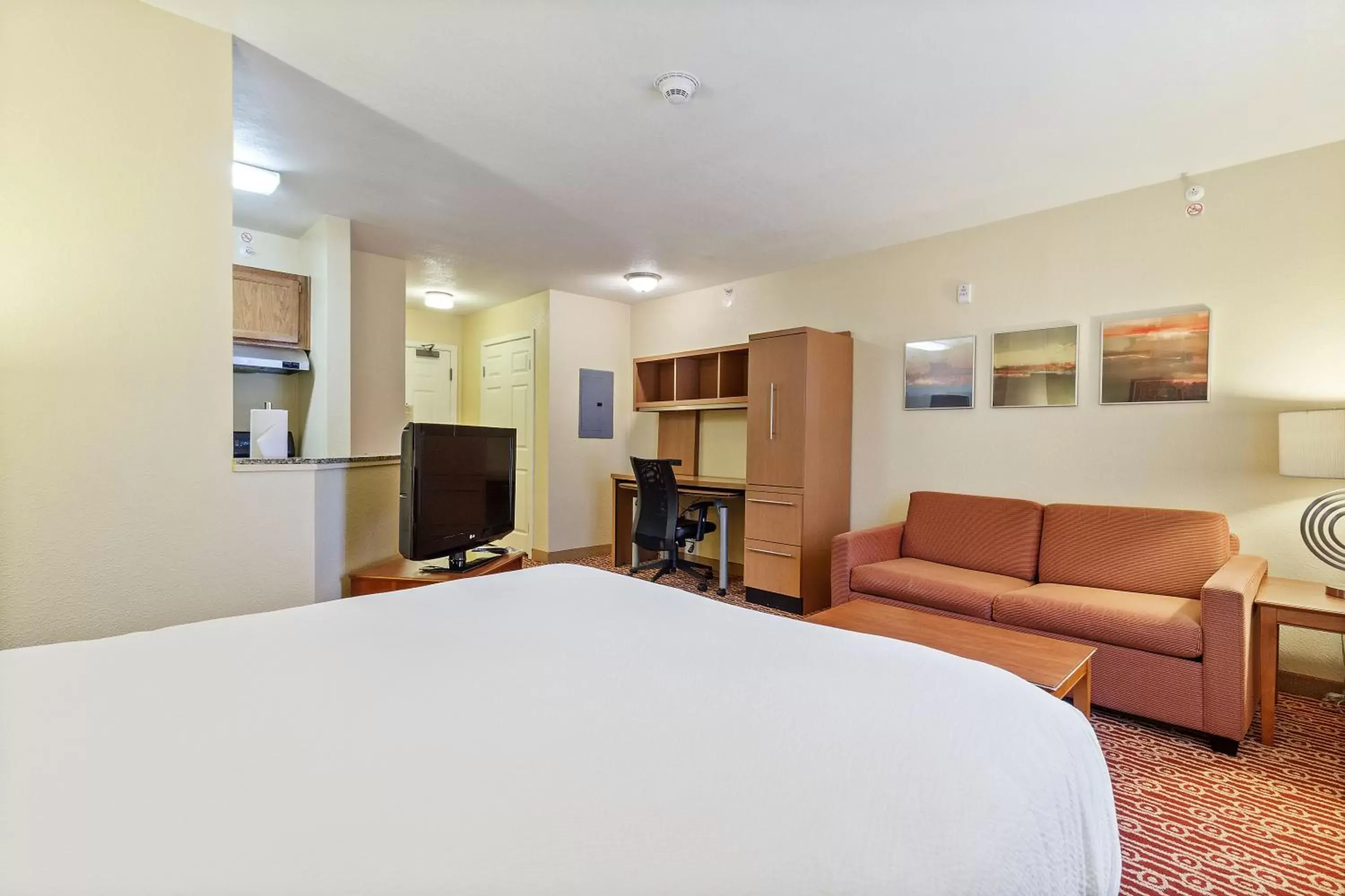 Bed in Extended Stay America Suites - Newport News - Yorktown