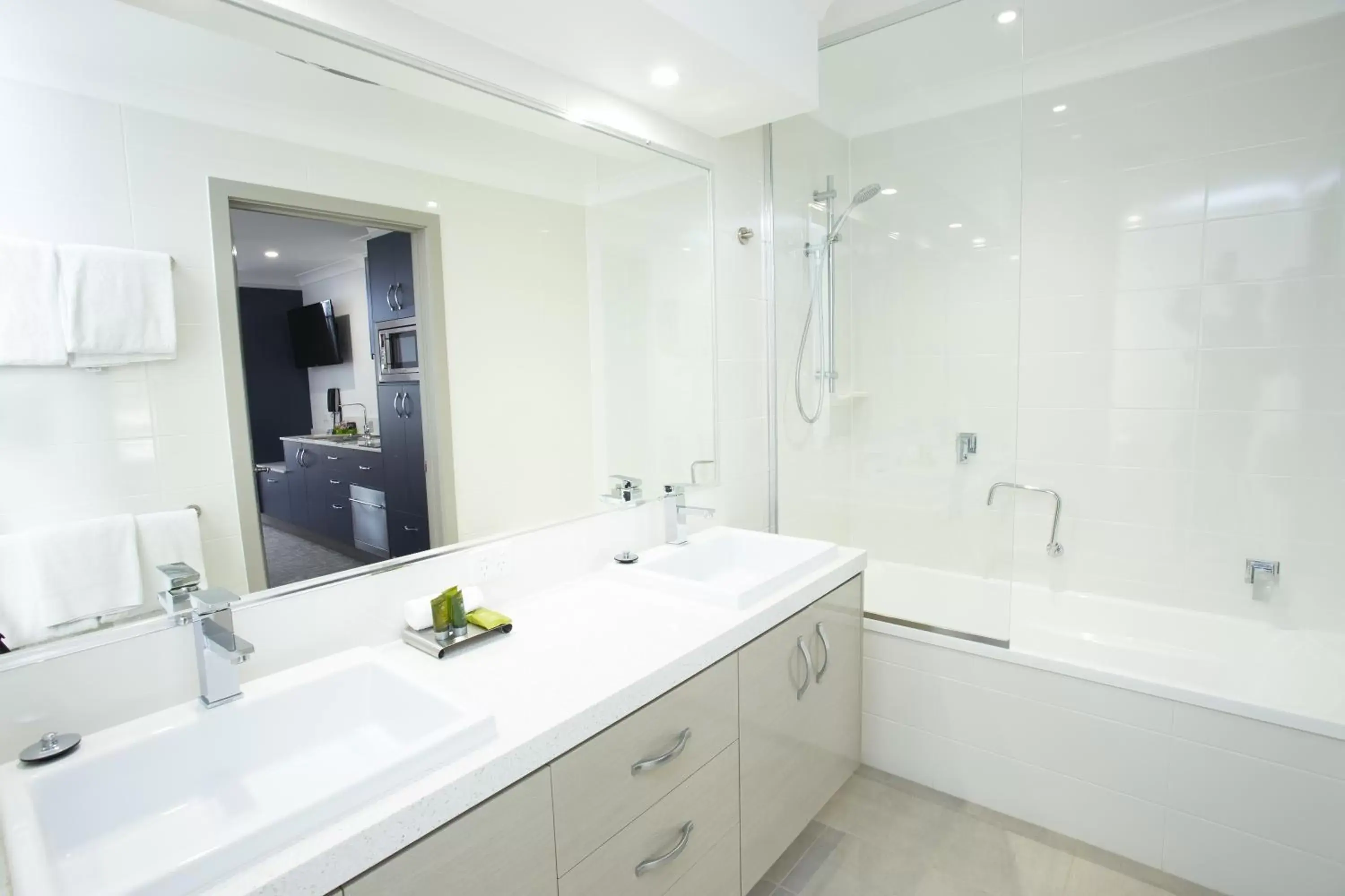 Bathroom in Altitude Motel Apartments