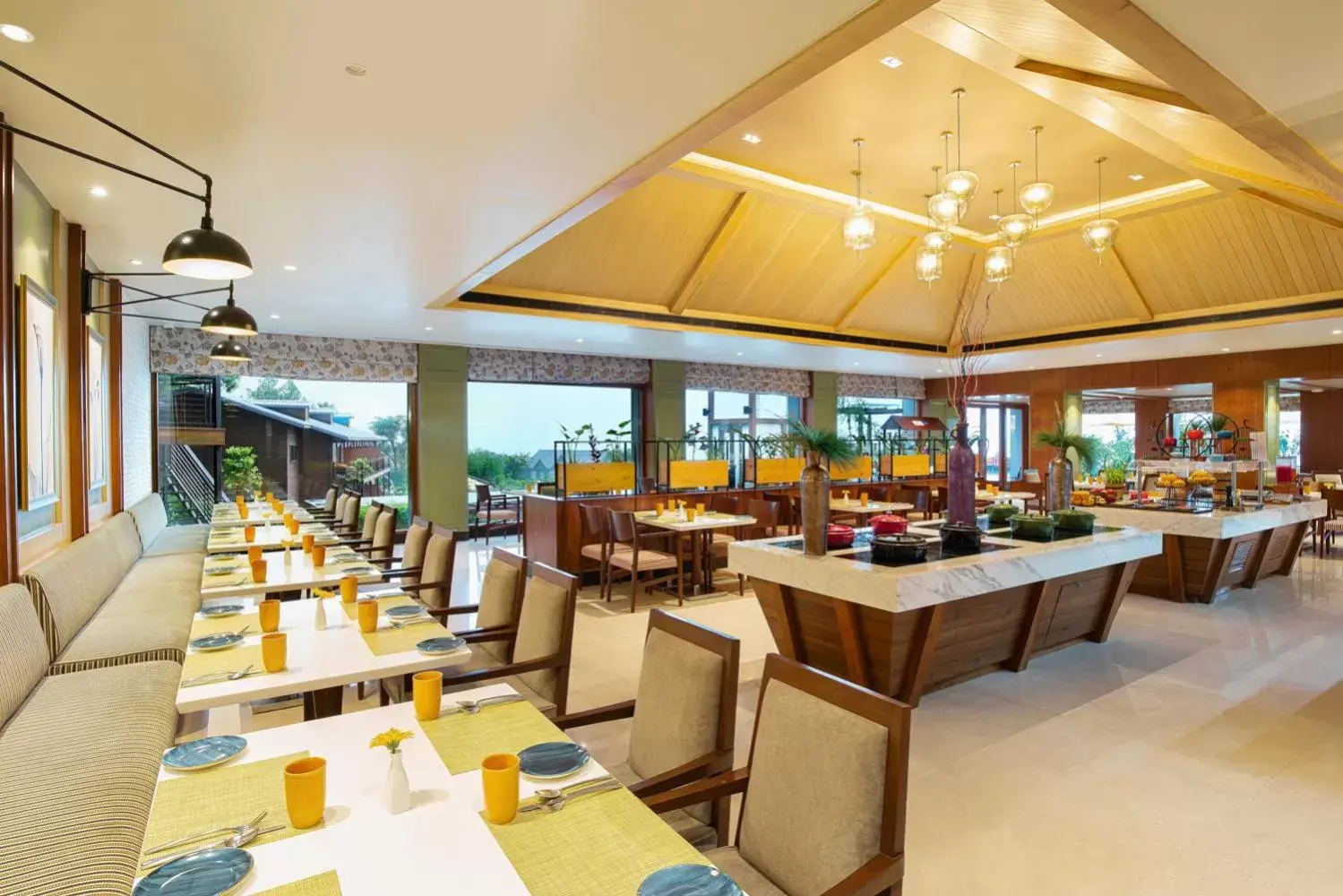 Restaurant/Places to Eat in Radisson Blu Resort Dharamshala