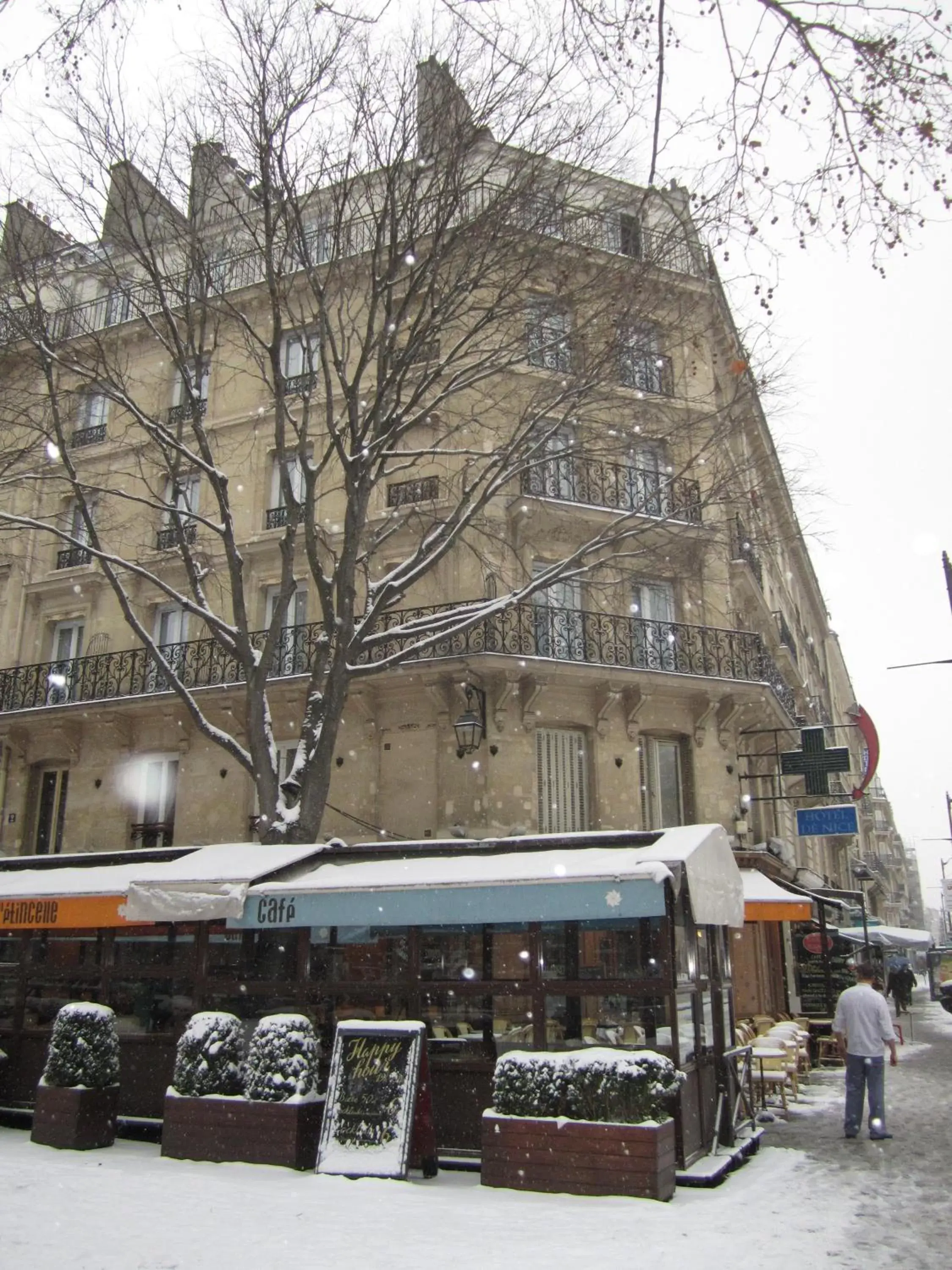 Facade/entrance, Winter in Hôtel De Nice