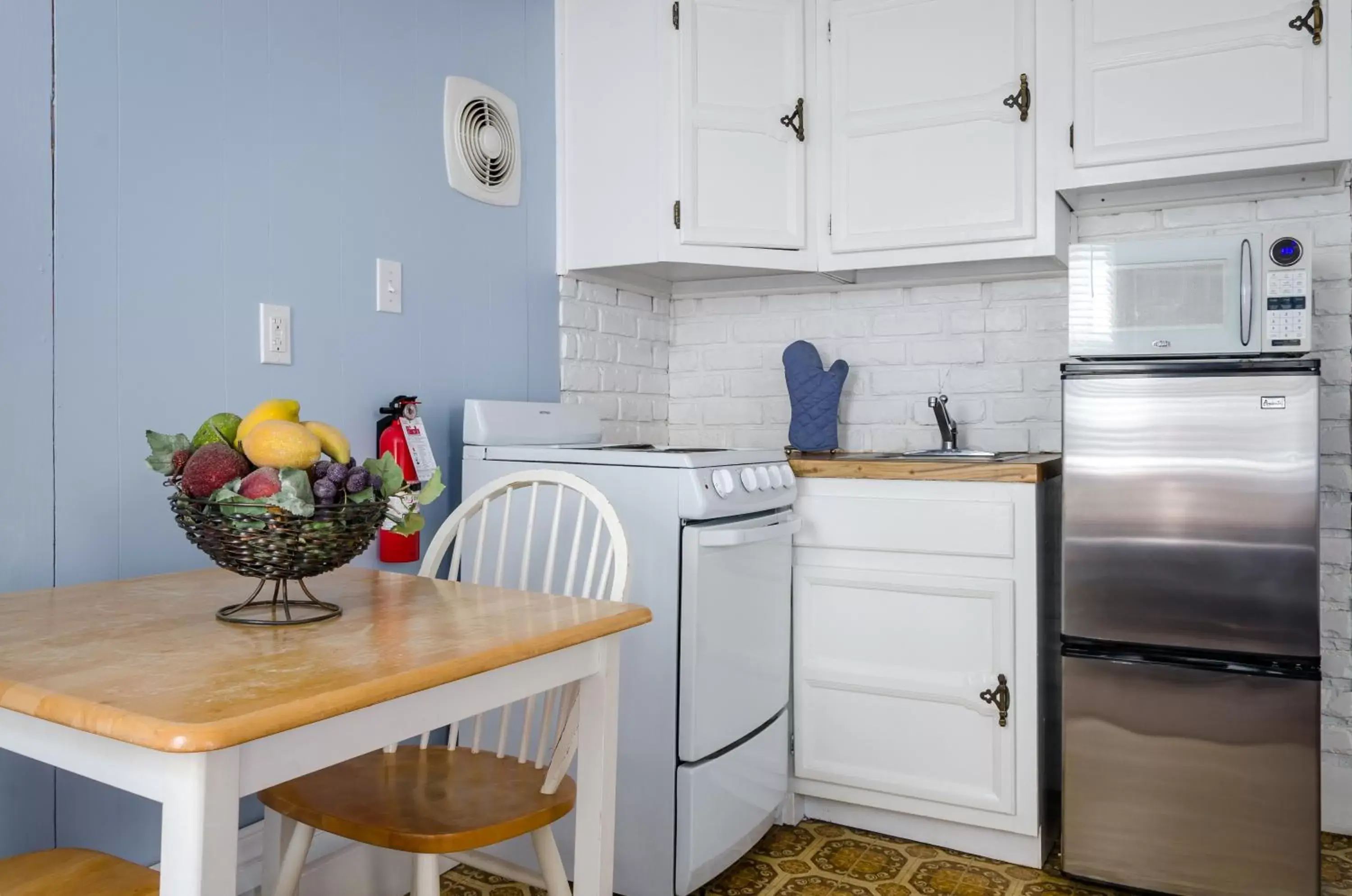 Kitchen/Kitchenette in Carisbrooke Inn Bed & Breakfast