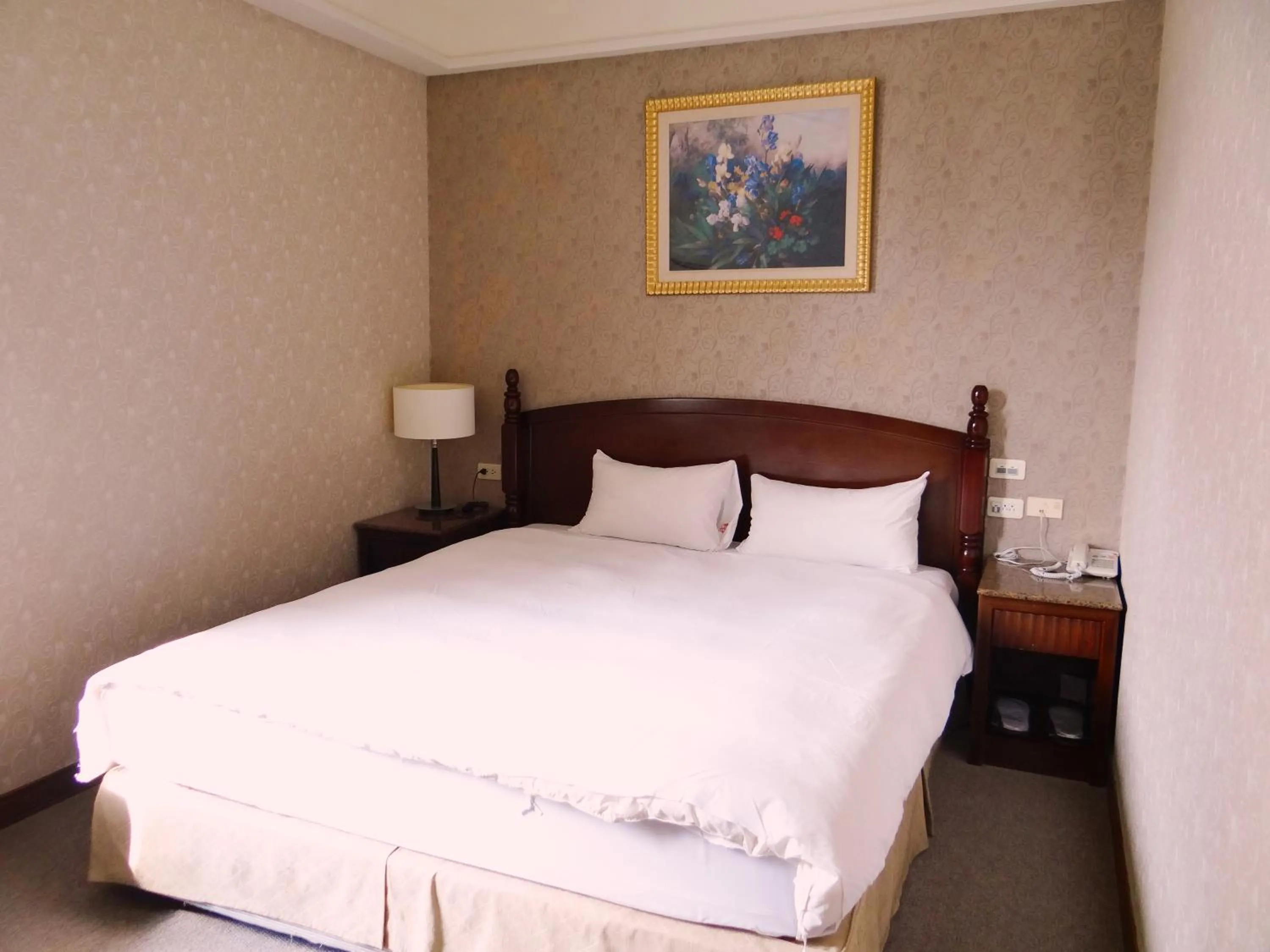 bunk bed, Bed in Wuzhou Hotel