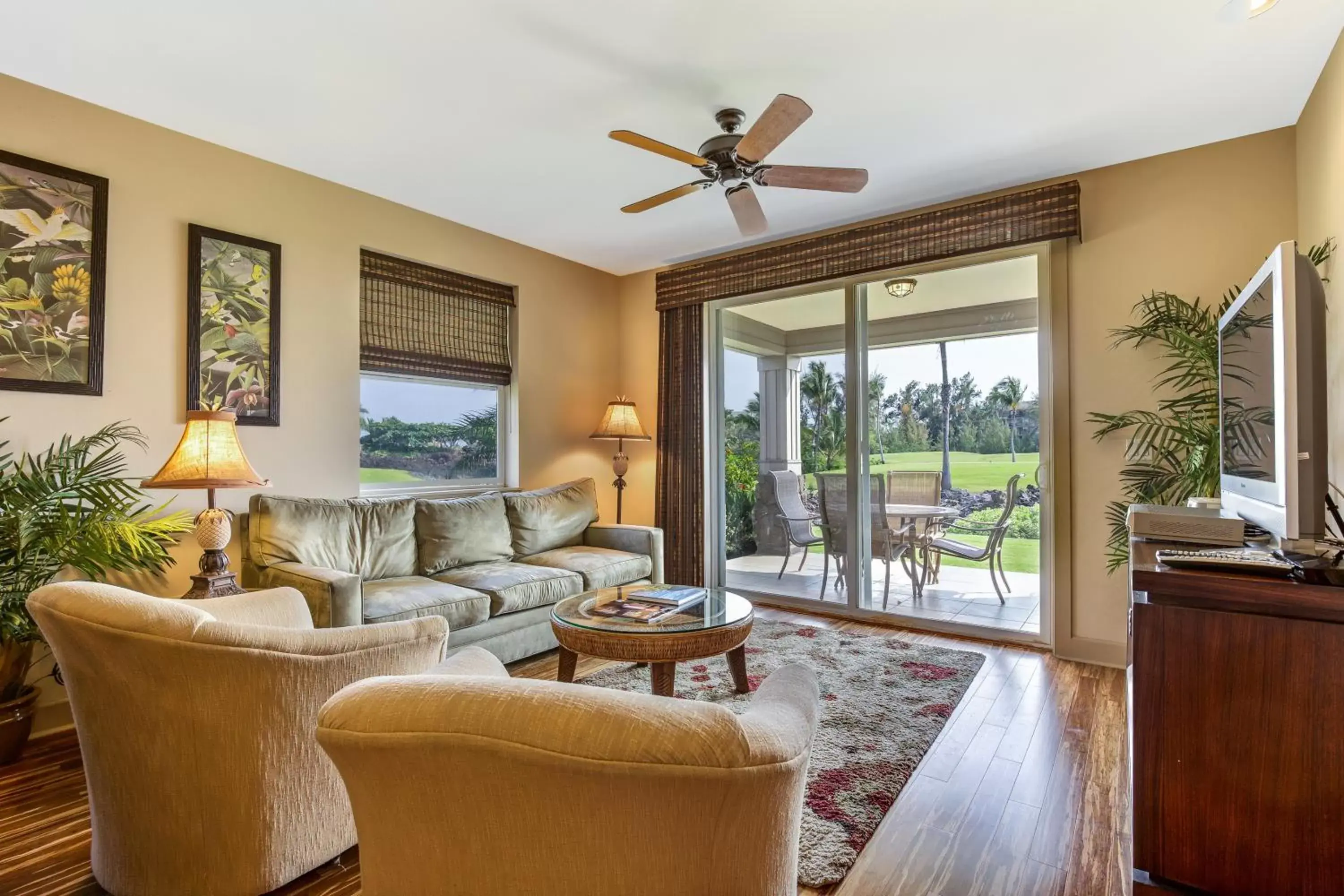 Living room, Seating Area in Castle Halii Kai at Waikoloa