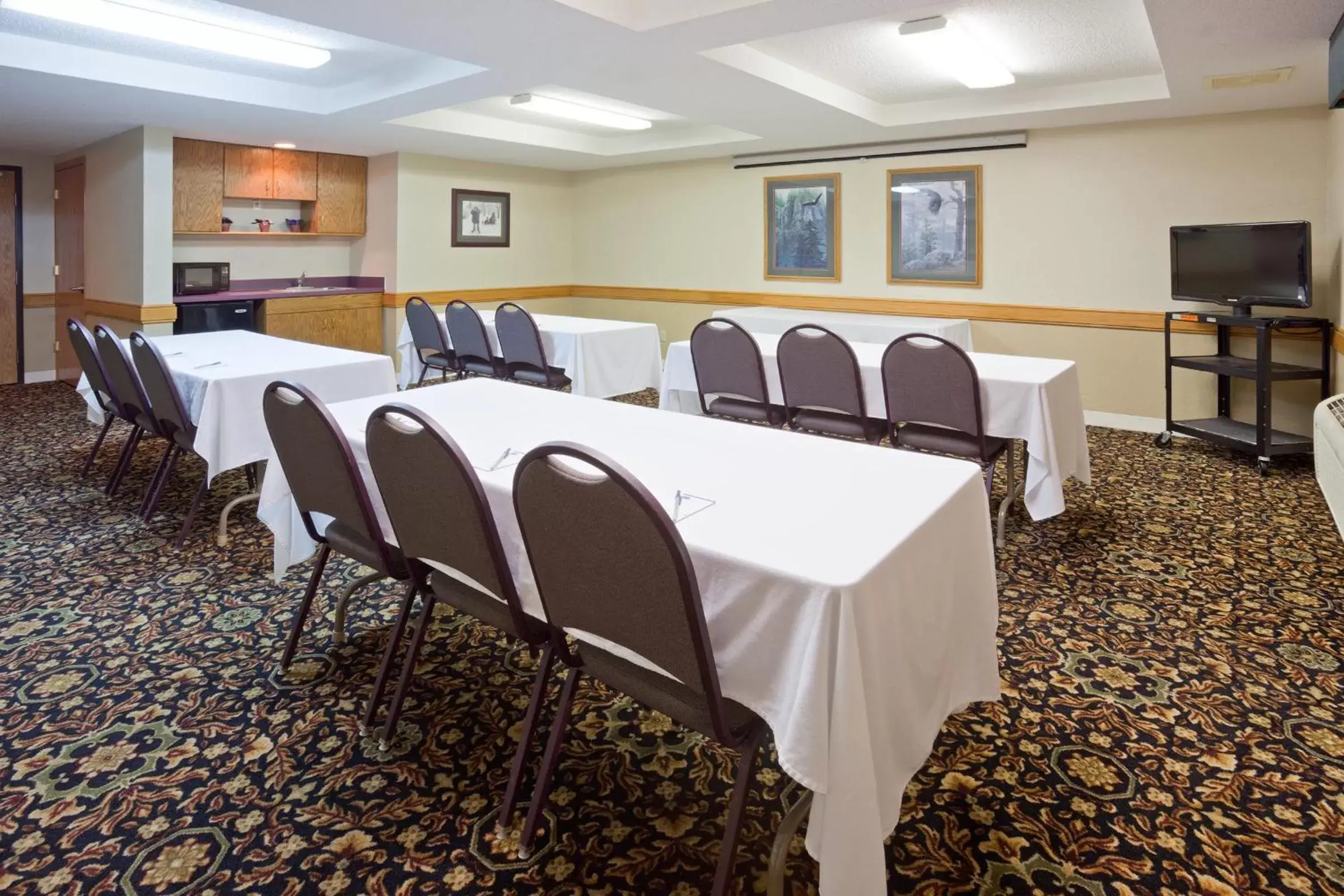 Business facilities in AmericInn by Wyndham White Bear Lake St. Paul