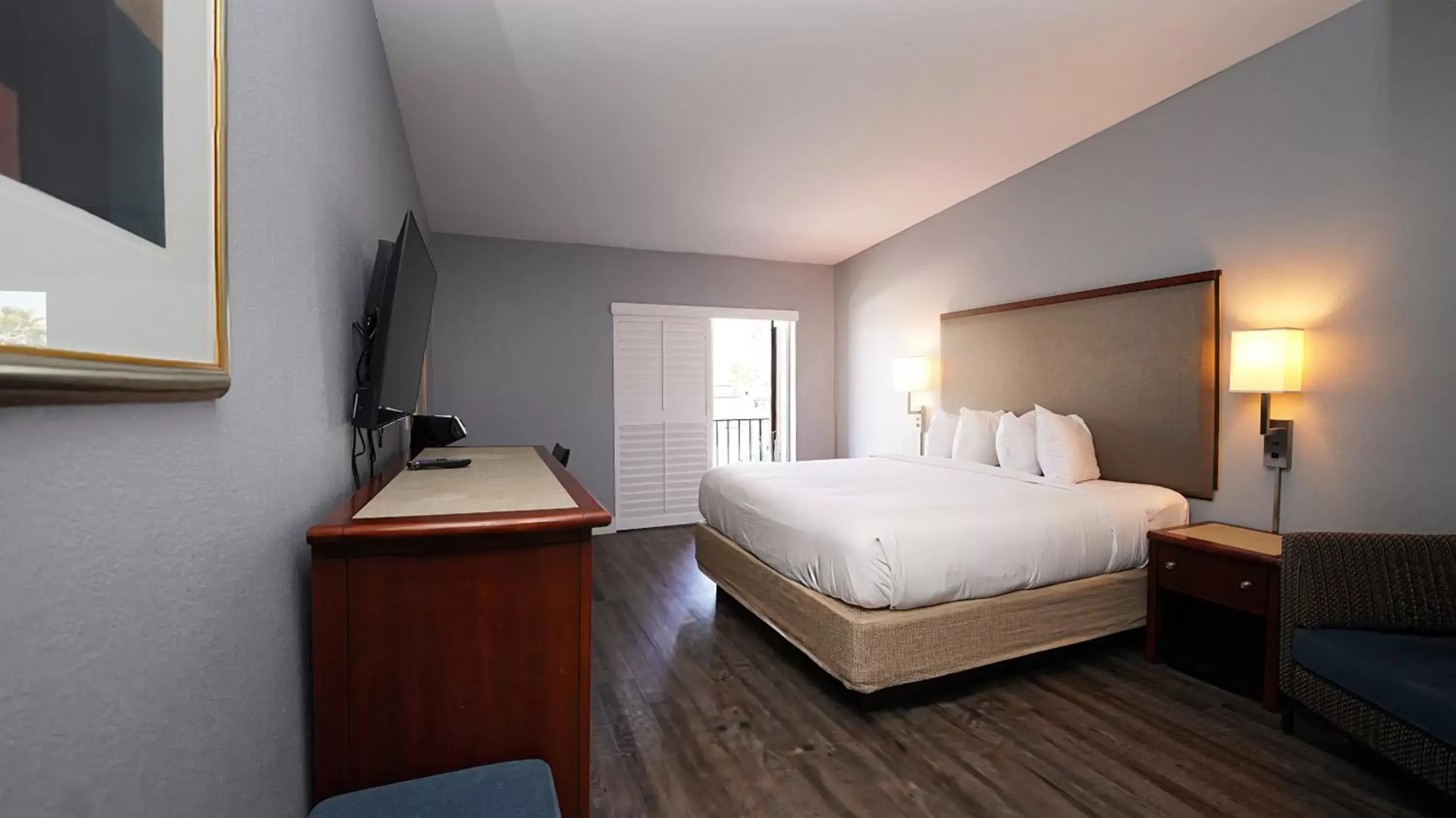 Bedroom, Bed in SeaSide Inn & Suites