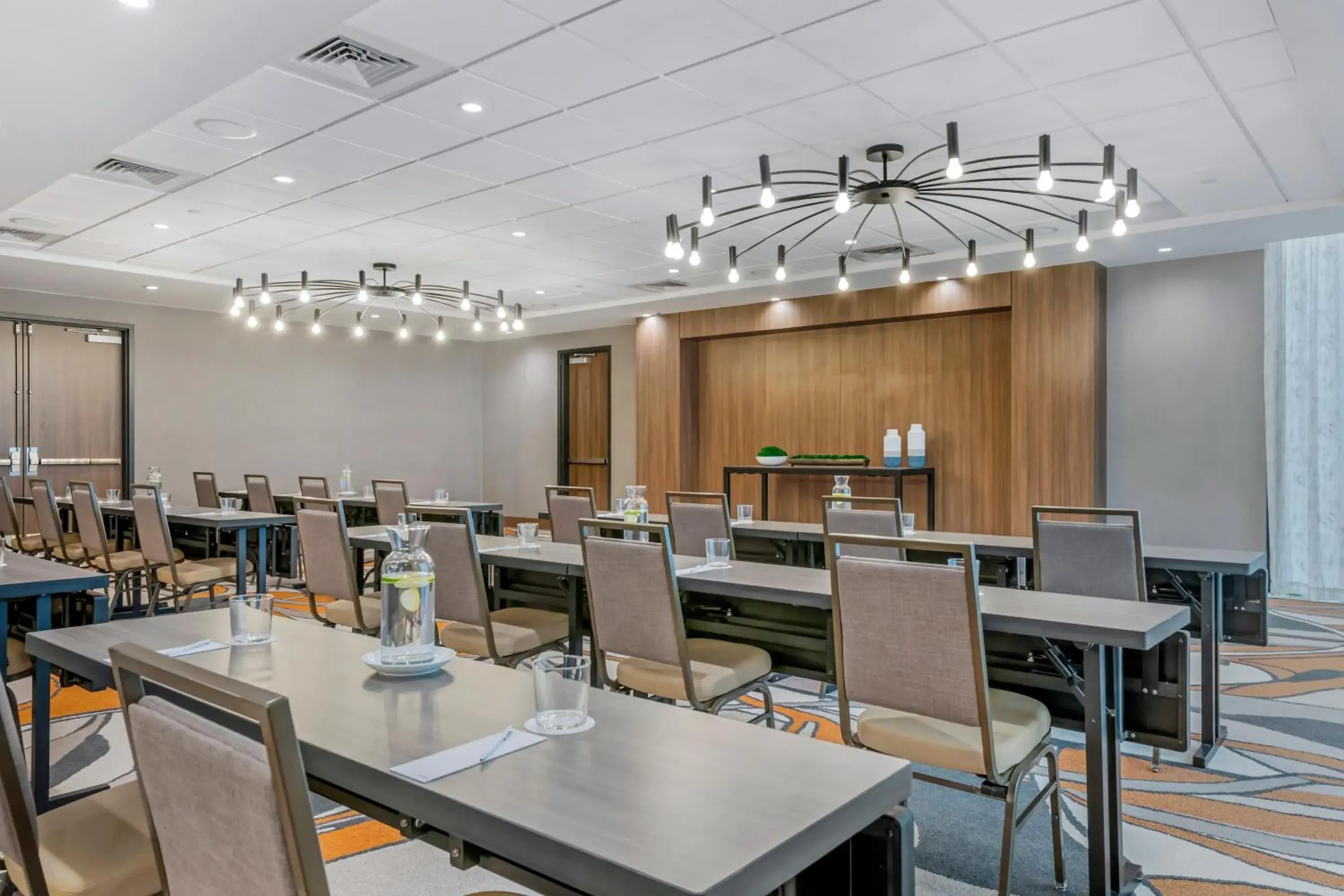 Meeting/conference room, Restaurant/Places to Eat in Cambria Hotel Austin Downtown