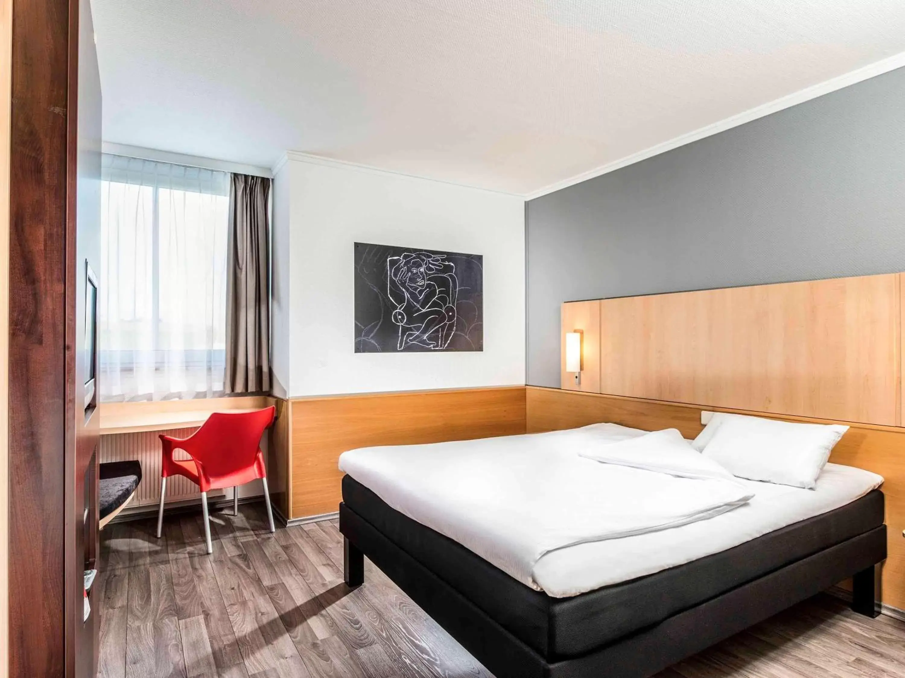 Photo of the whole room, Bed in ibis Hotel Eisenach