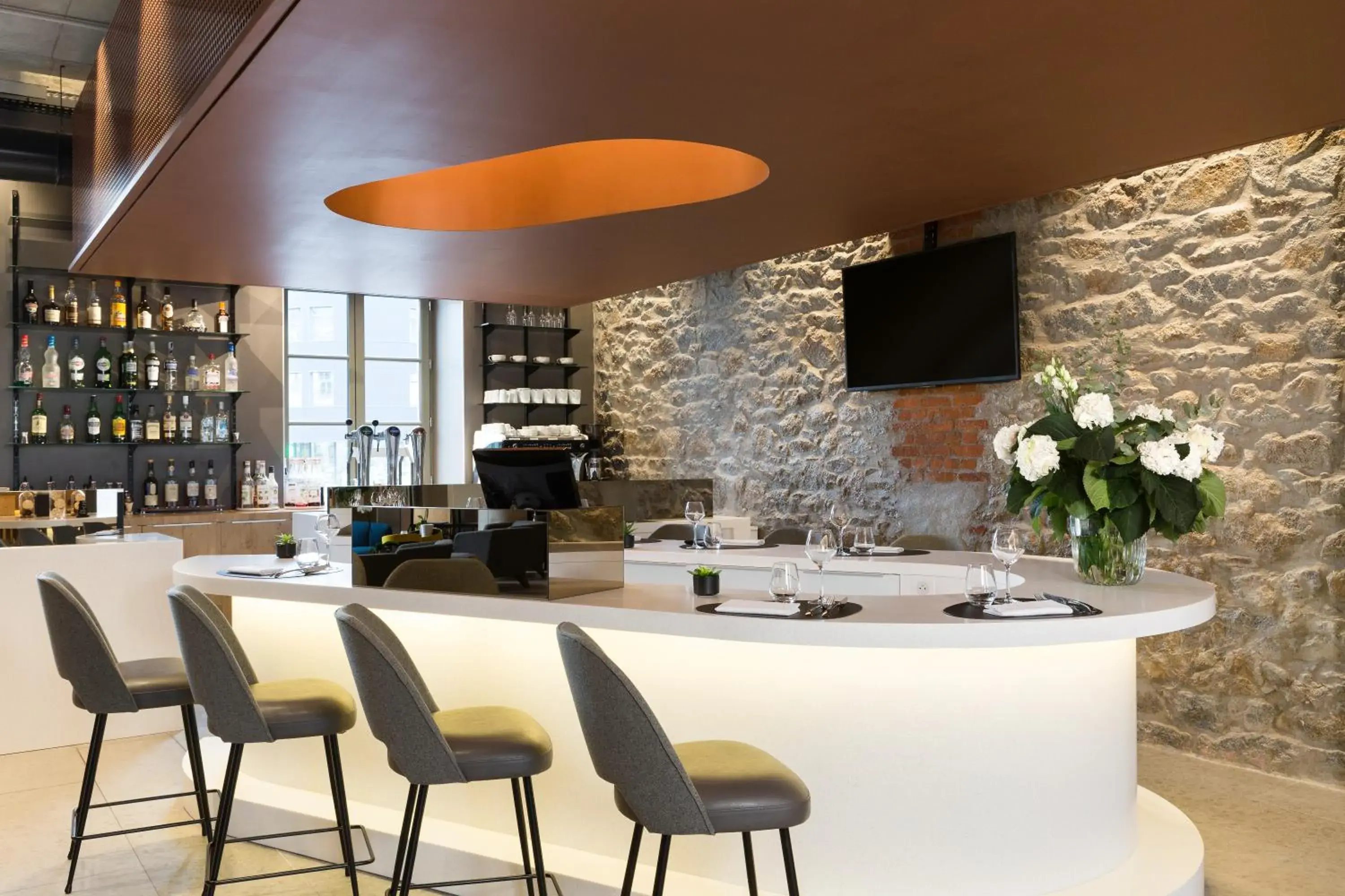 Lounge or bar in Novotel Saint Brieuc Centre Gare