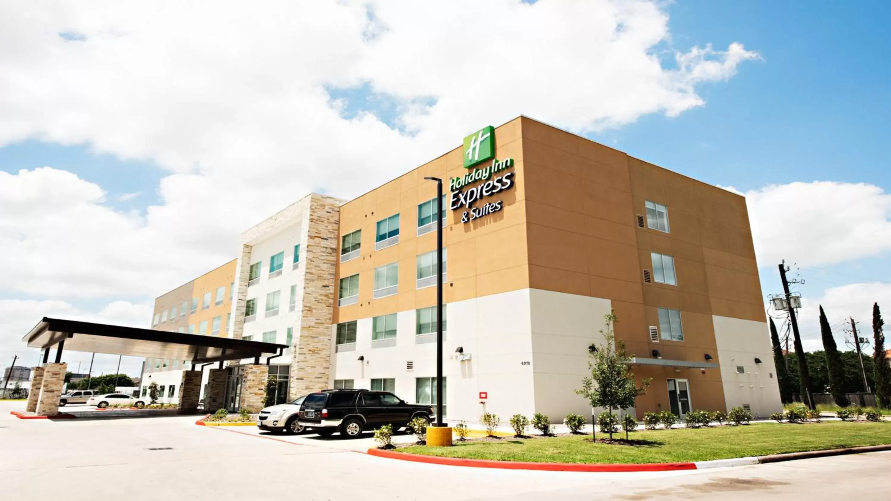 Property Building in Holiday Inn Express & Suites Houston Southwest Galleria Area, an IHG Hotel