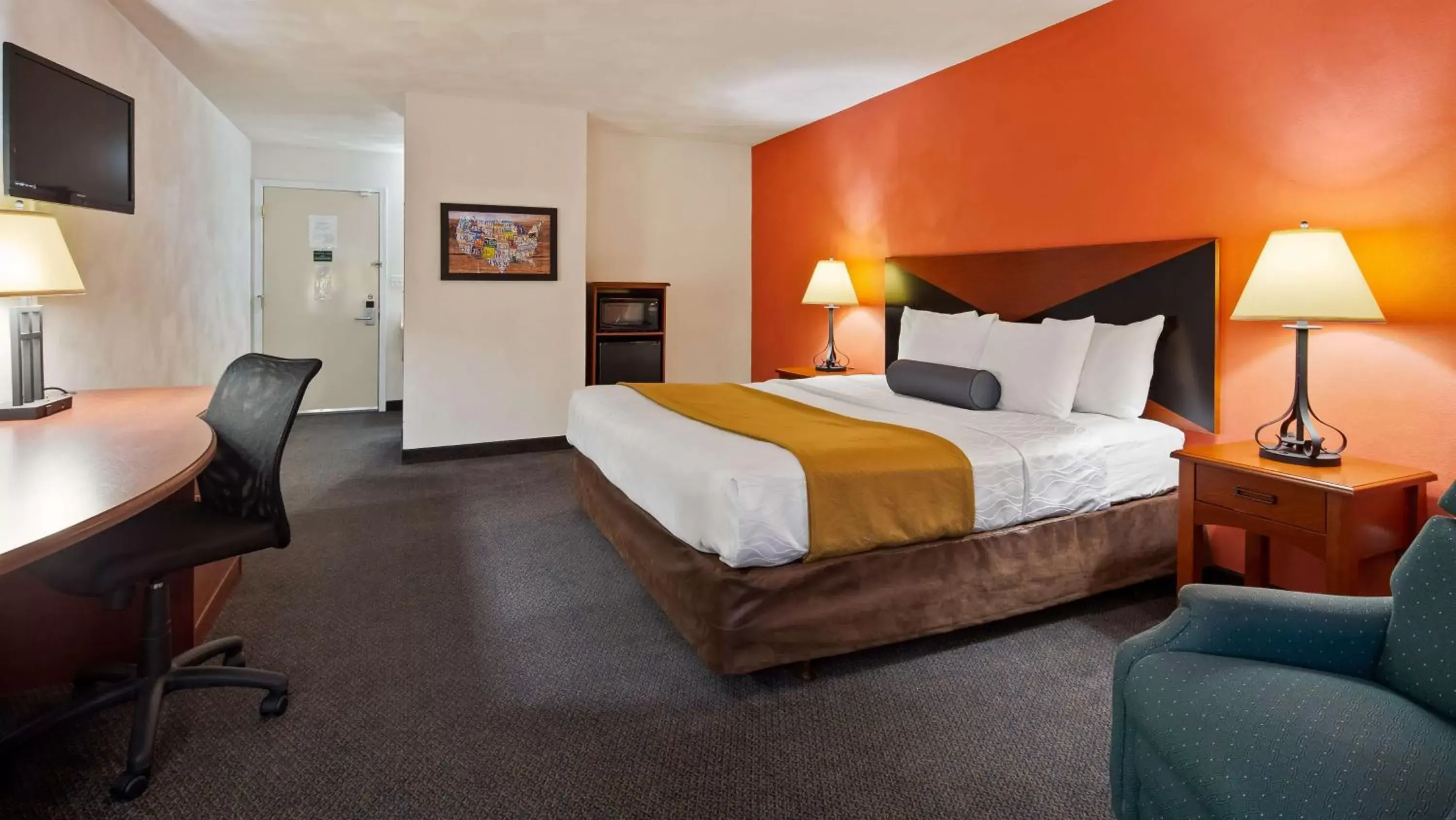 Photo of the whole room, Bed in SureStay Hotel by Best Western Greenville