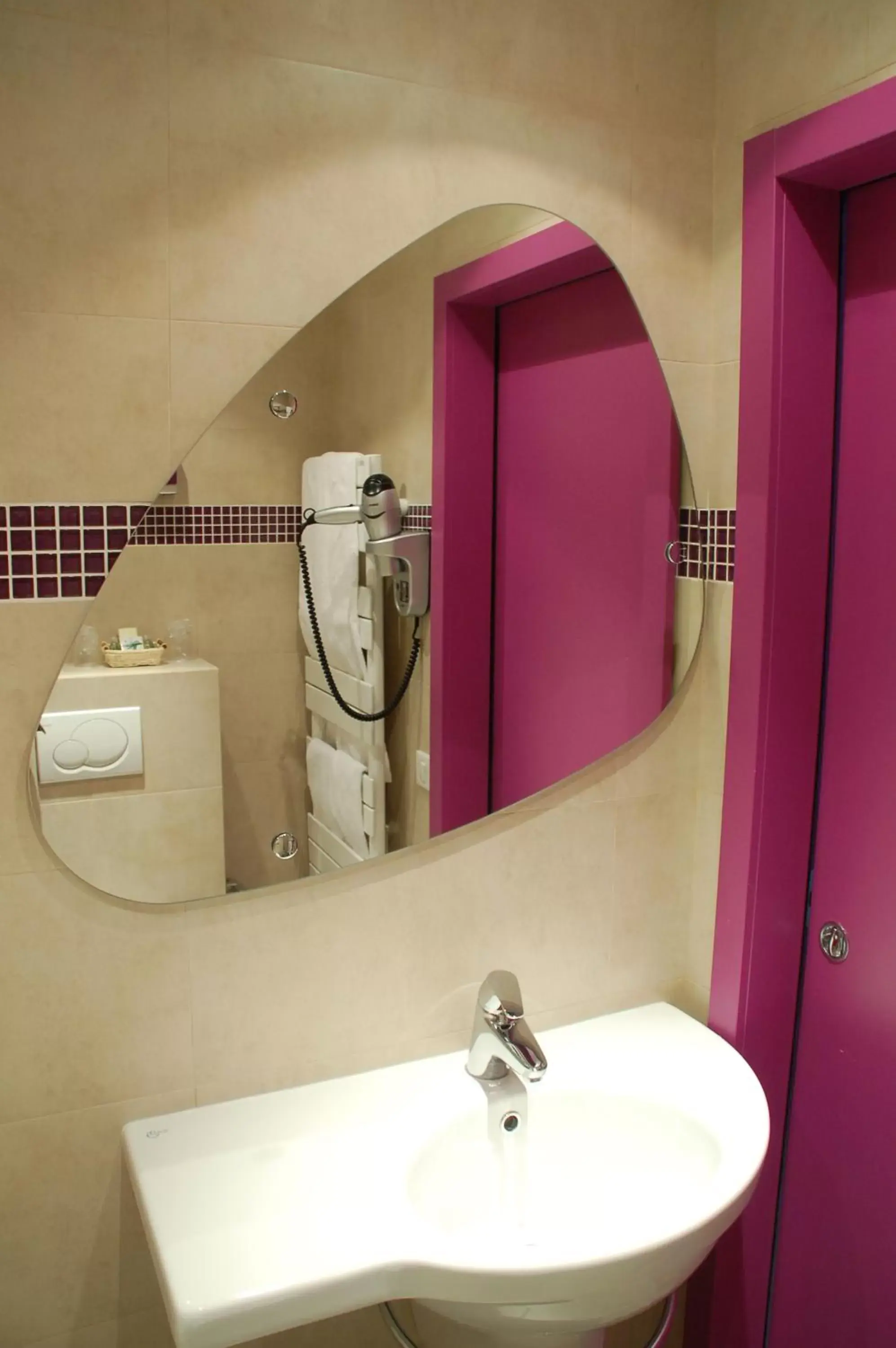 Bathroom in Hôtel de la Fontaine