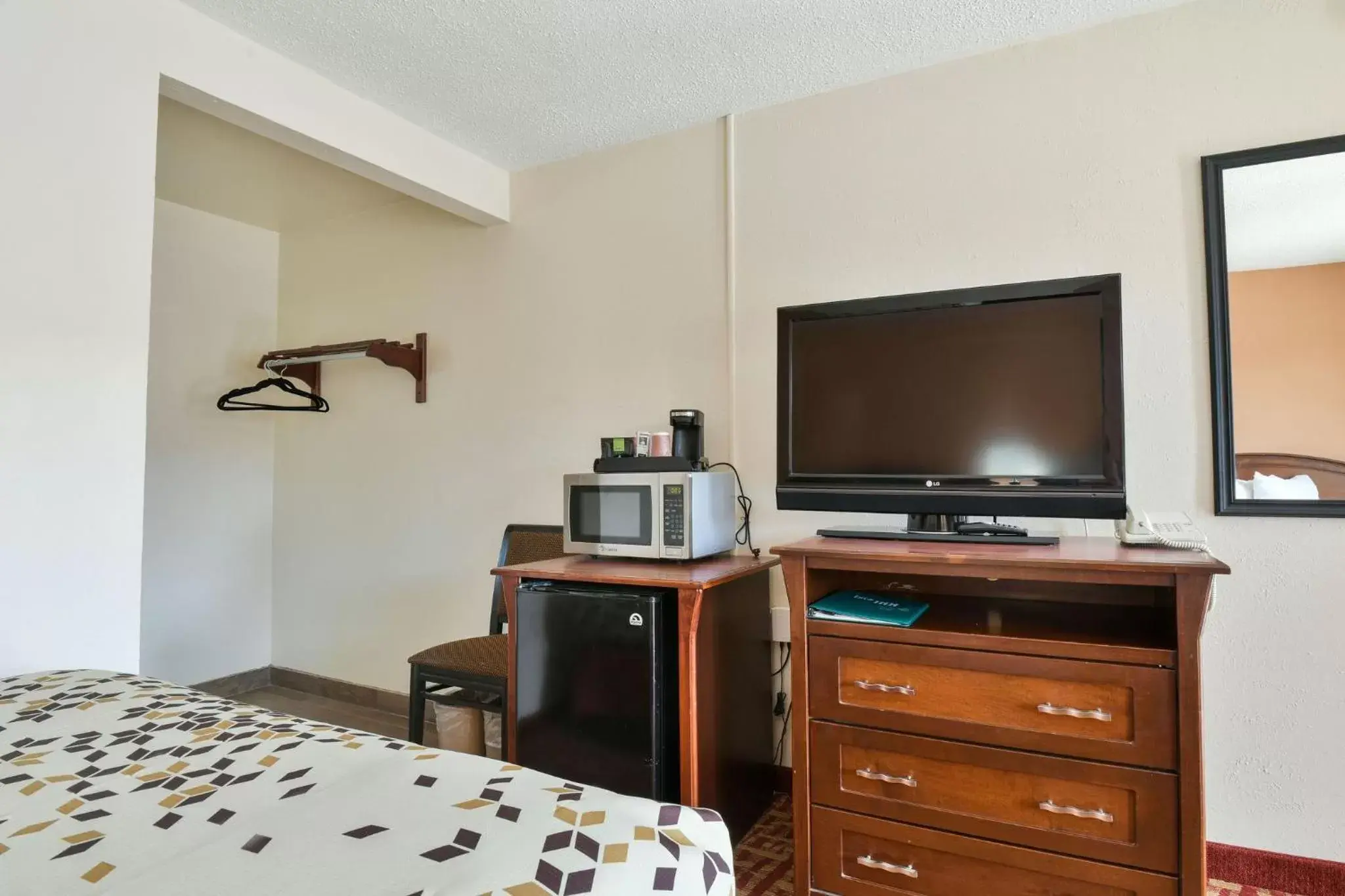 Coffee/tea facilities, Bed in Inca Inn Moab Coffee/tea facilities, Bed in Inca Inn Moab