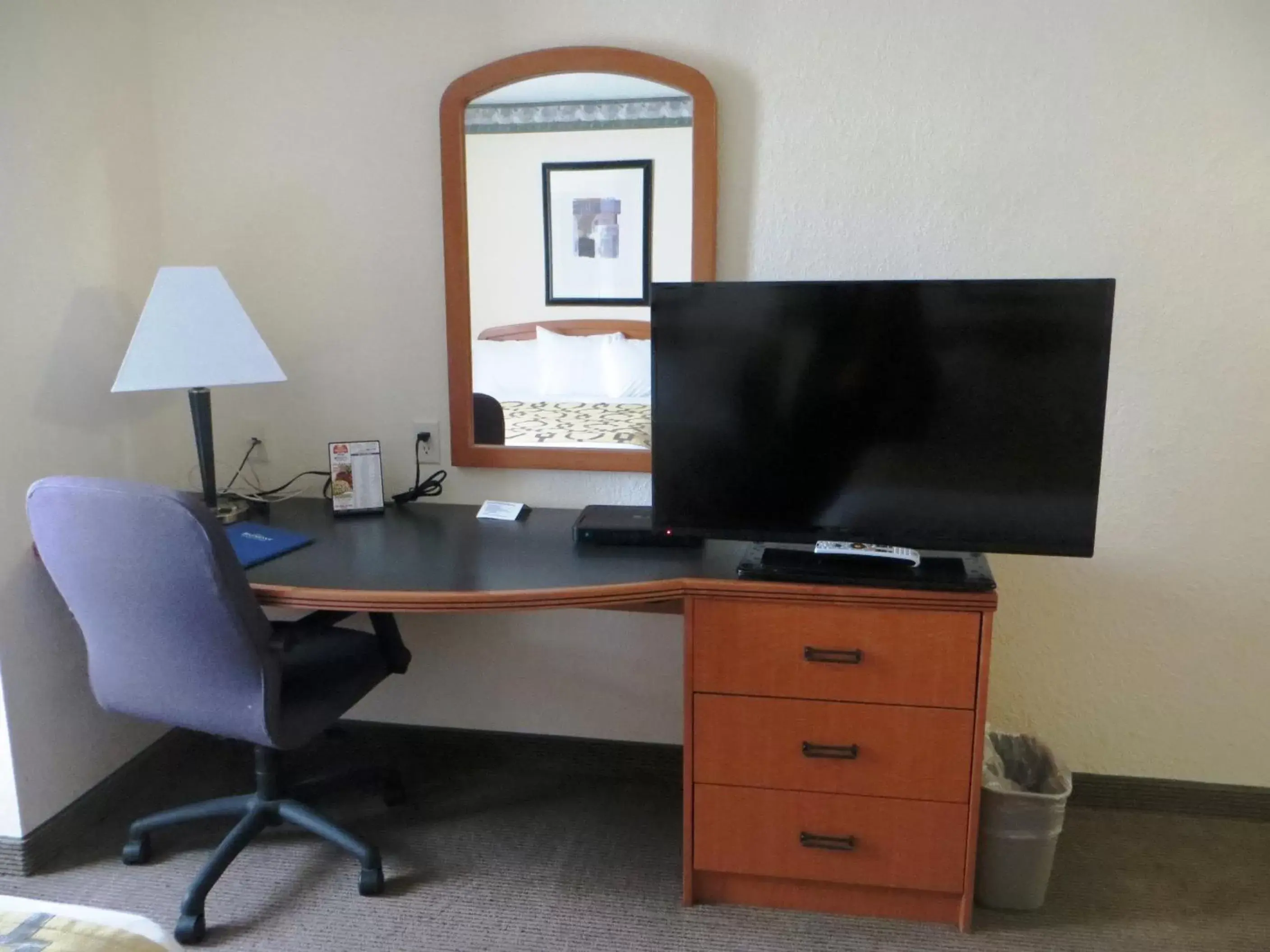 TV and multimedia, TV/Entertainment Center in Baymont by Wyndham Fort Wayne