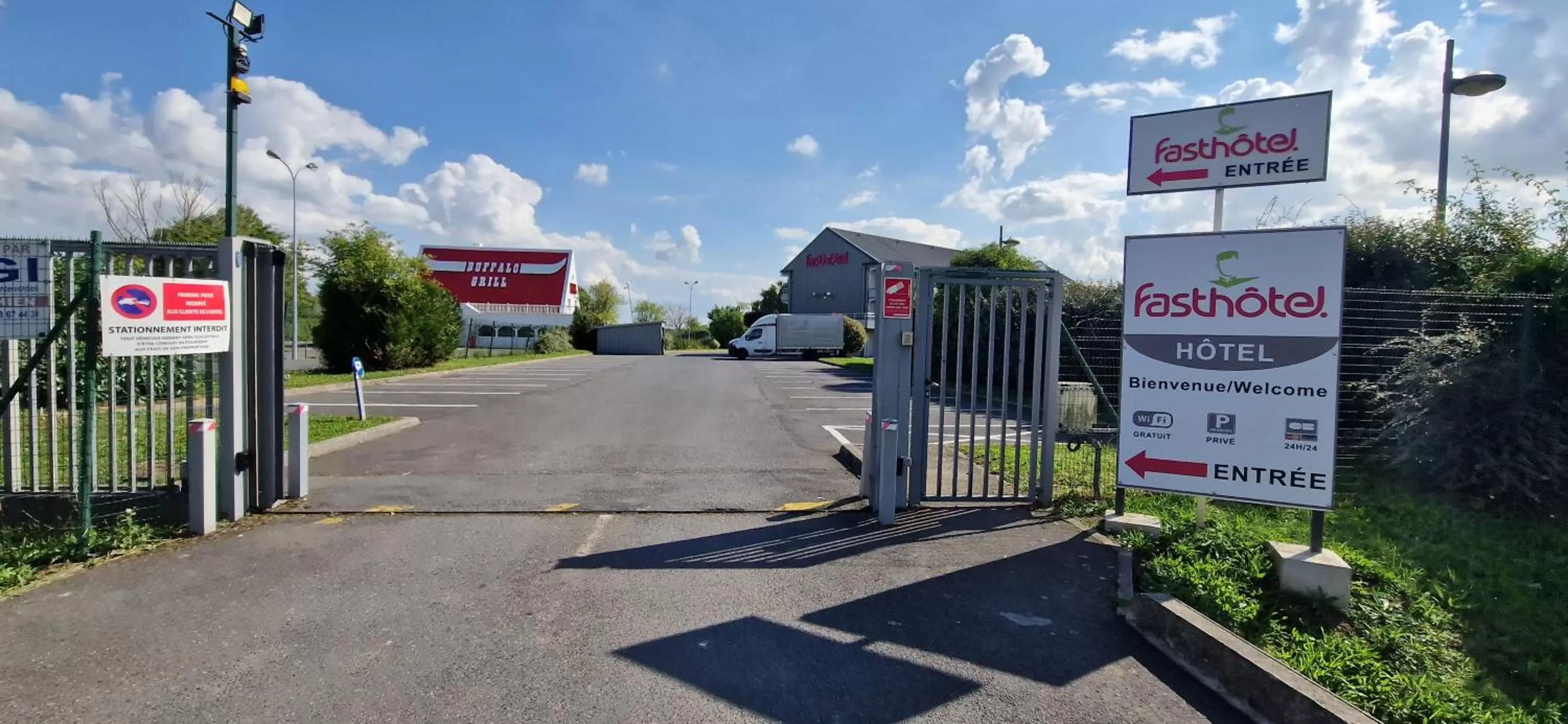 Logo/Certificate/Sign in Fasthotel Roissy - Saint-Witz