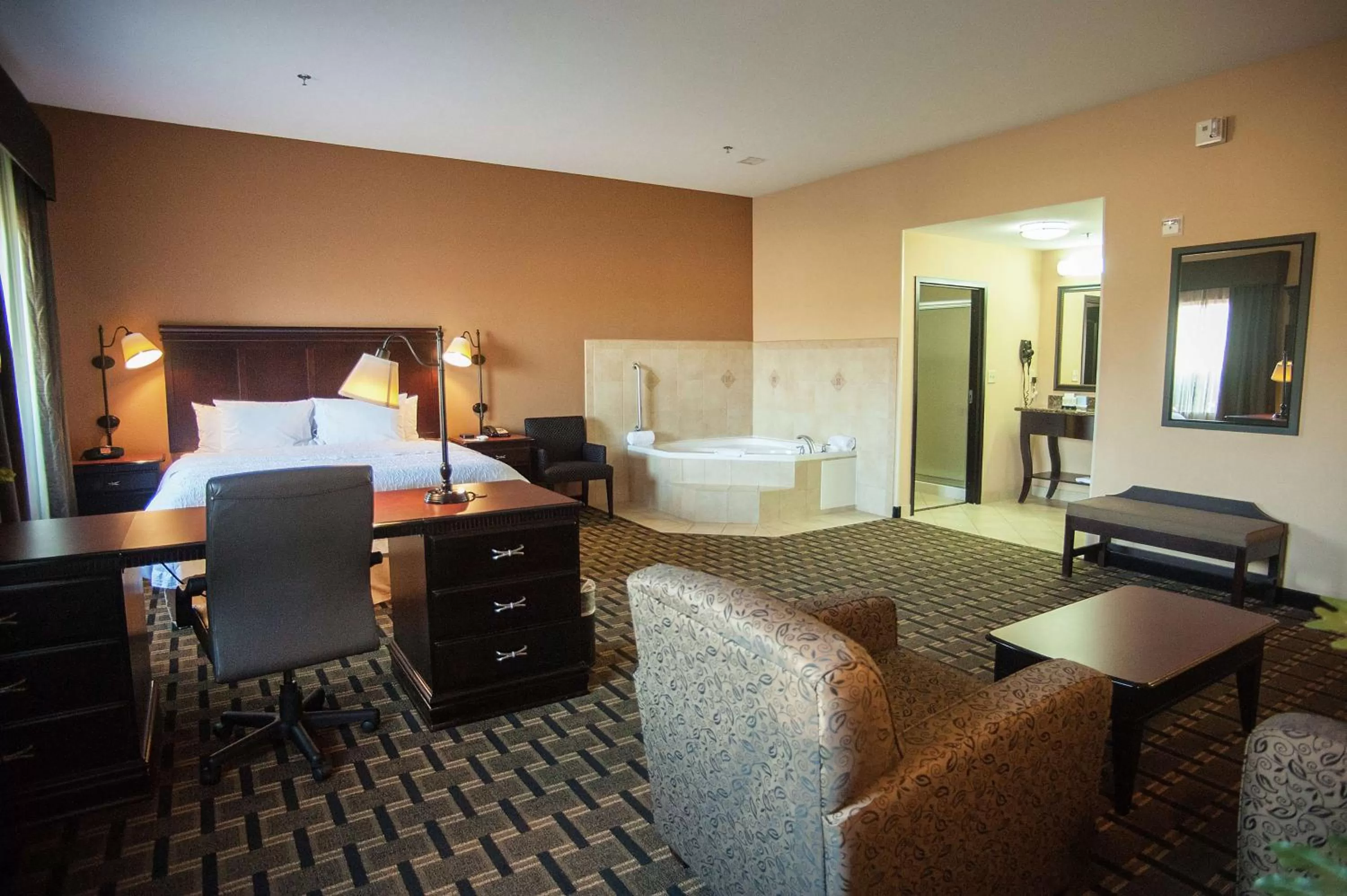 King Studio Suite with Spa Bath - Non-Smoking in Hampton Inn & Suites Palestine