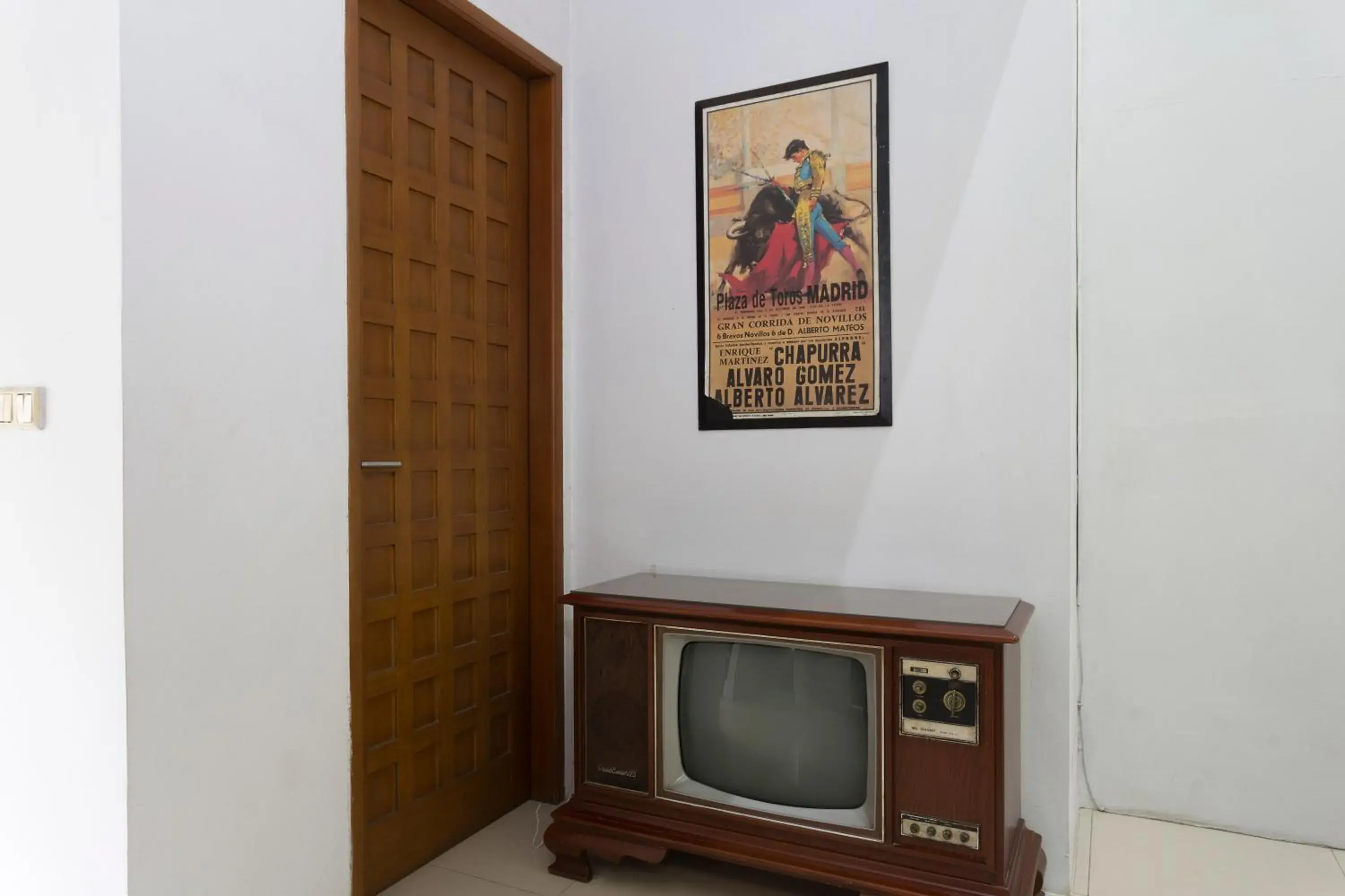 Bedroom, TV/Entertainment Center in RedDoorz Plus near Cilandak Town Square 2