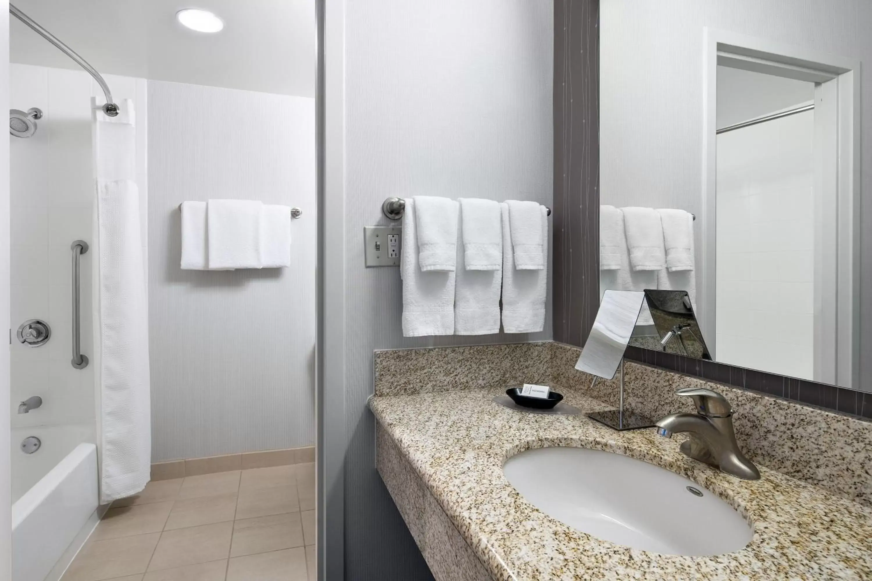 Bathroom in Courtyard by Marriott Pittsburgh Airport