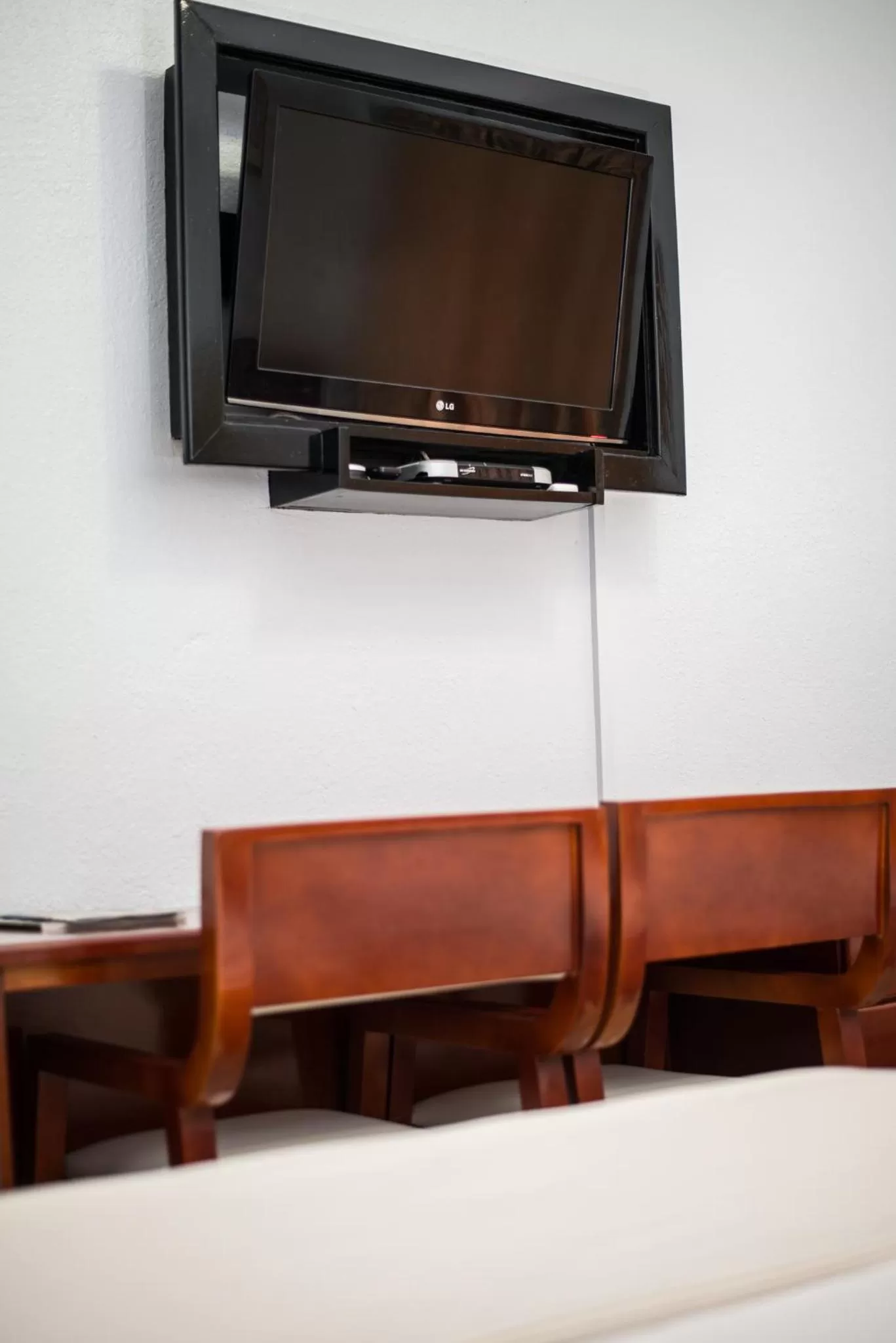 TV/Entertainment Center in Status International Hotel