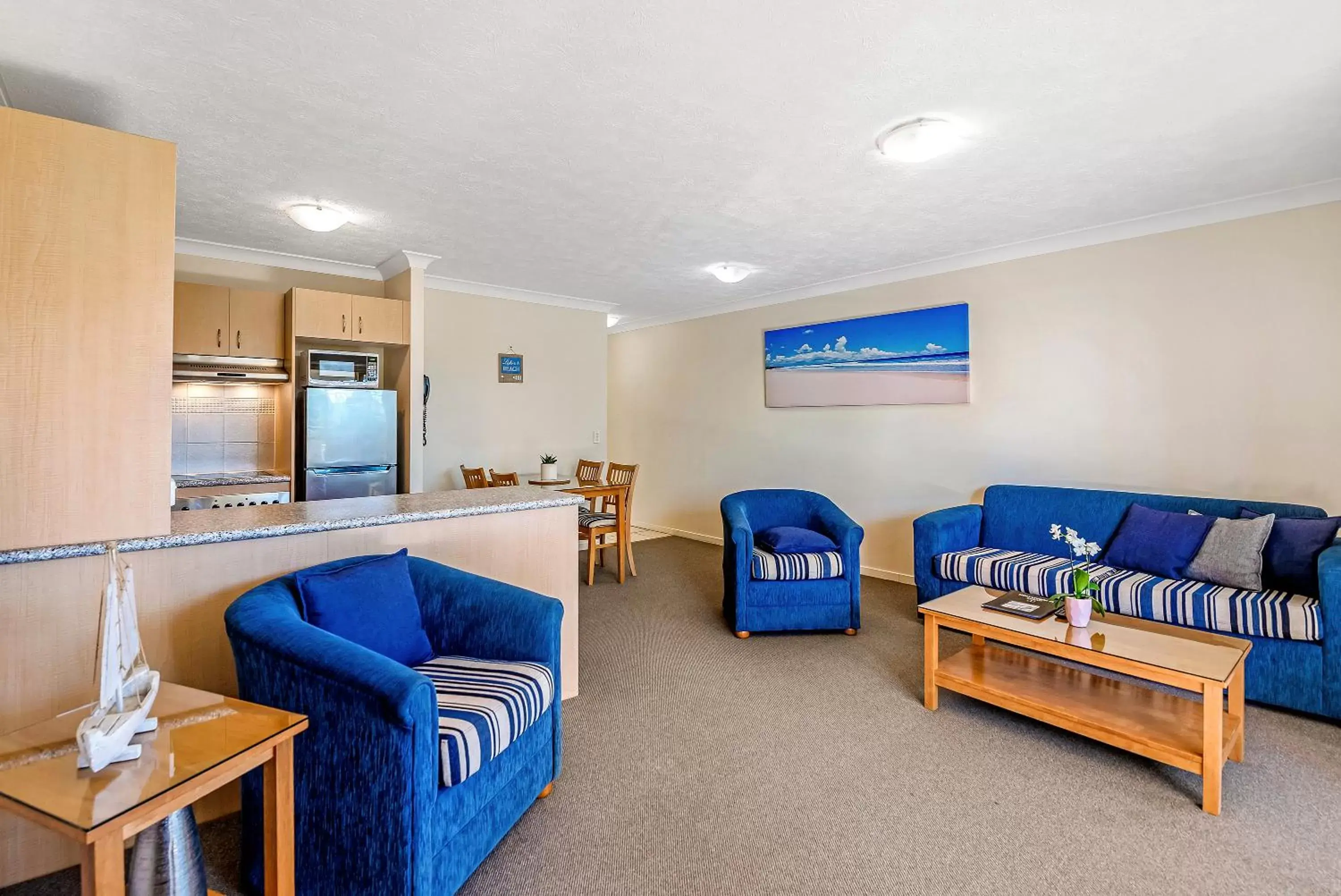 Living room, Seating Area in Golden Riviera Absolute Beachfront Resort