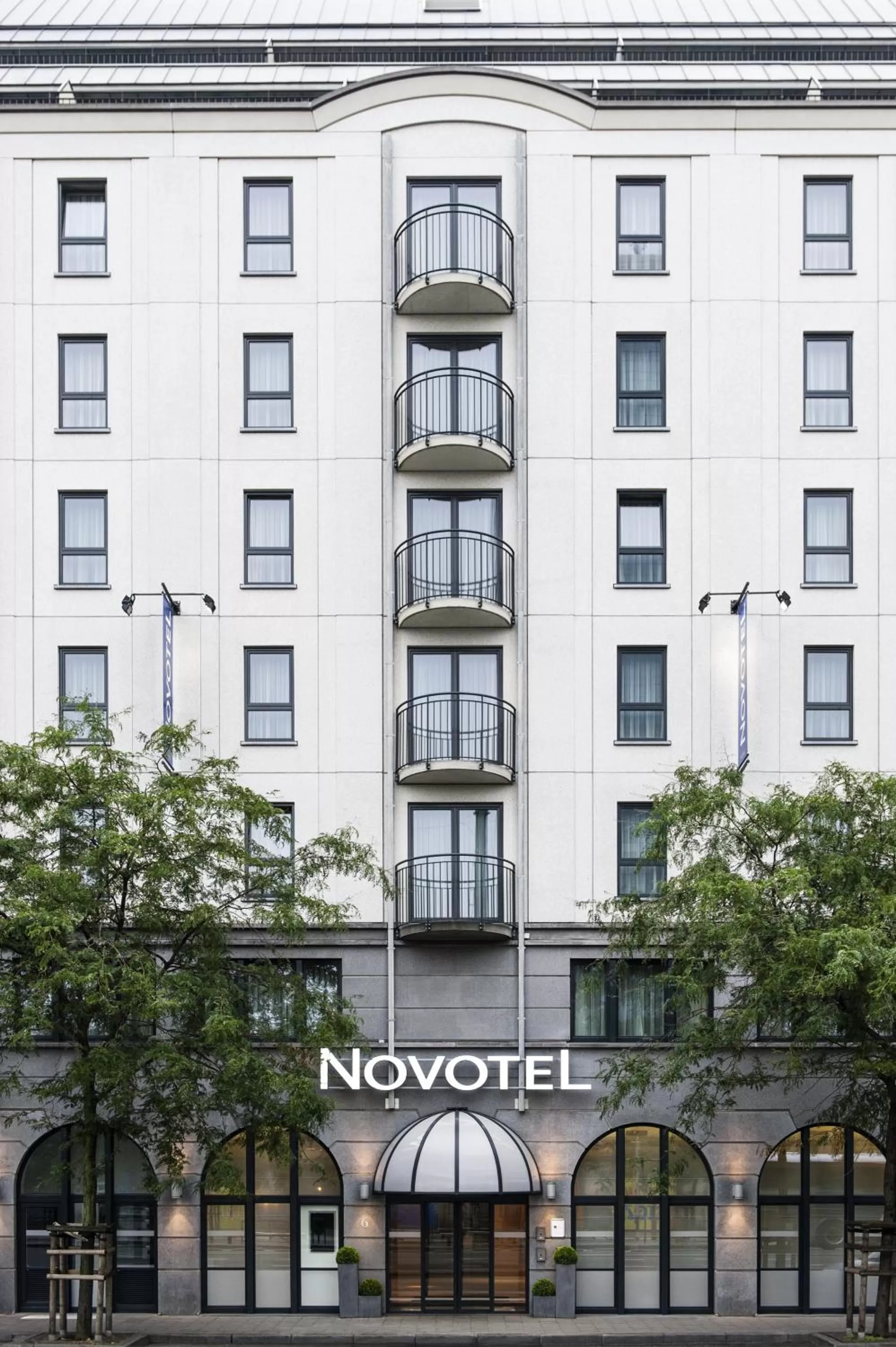 Facade/entrance in Novotel Brussels Centre Midi