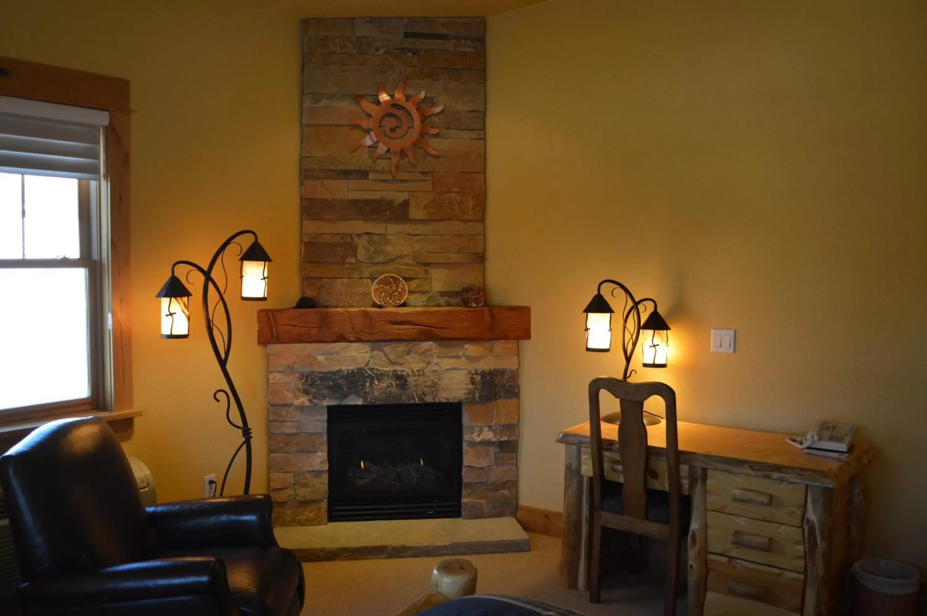 Photo of the whole room, TV/Entertainment Center in Niwot Inn & Spa