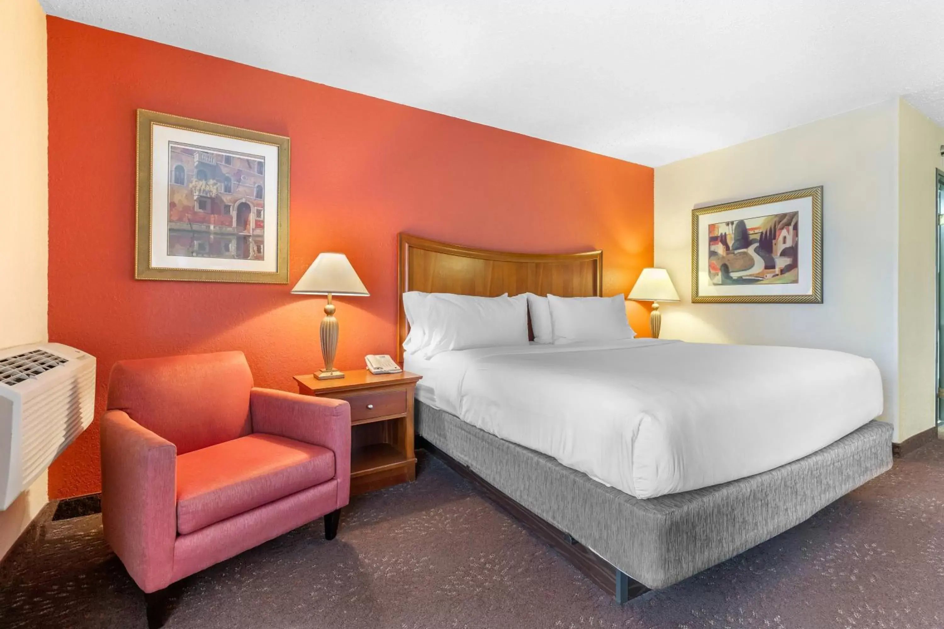 Bed in Holiday Inn Express Chicago-Downers Grove, an IHG Hotel