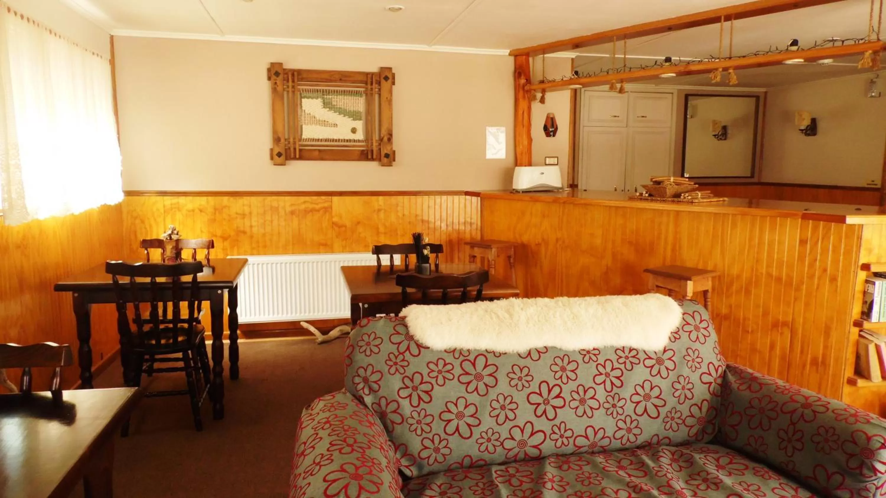 Communal lounge/ TV room in Big Bang Patagonia - Traveler Assistance