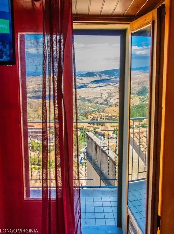 Balcony/Terrace, Pool View in B&B al centro storico