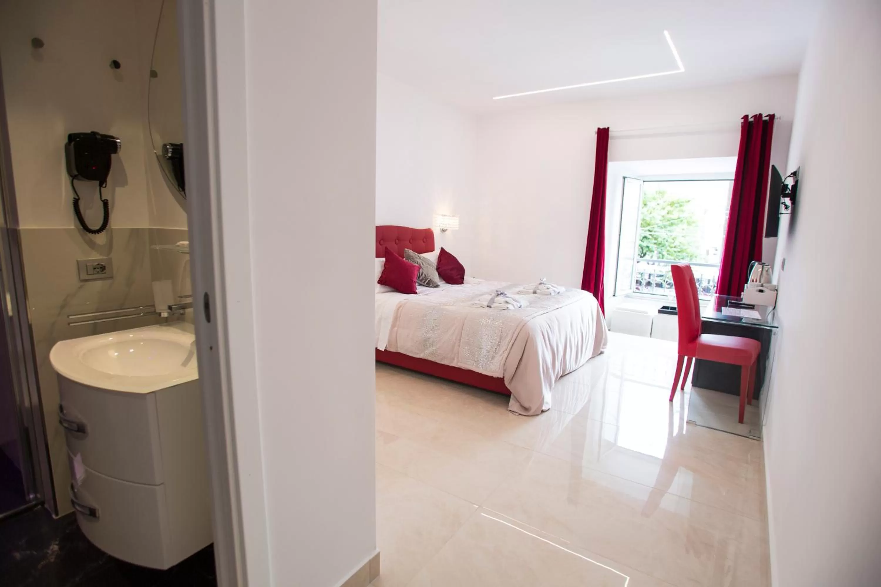 Photo of the whole room, Bed in San Pietro Grand Suite