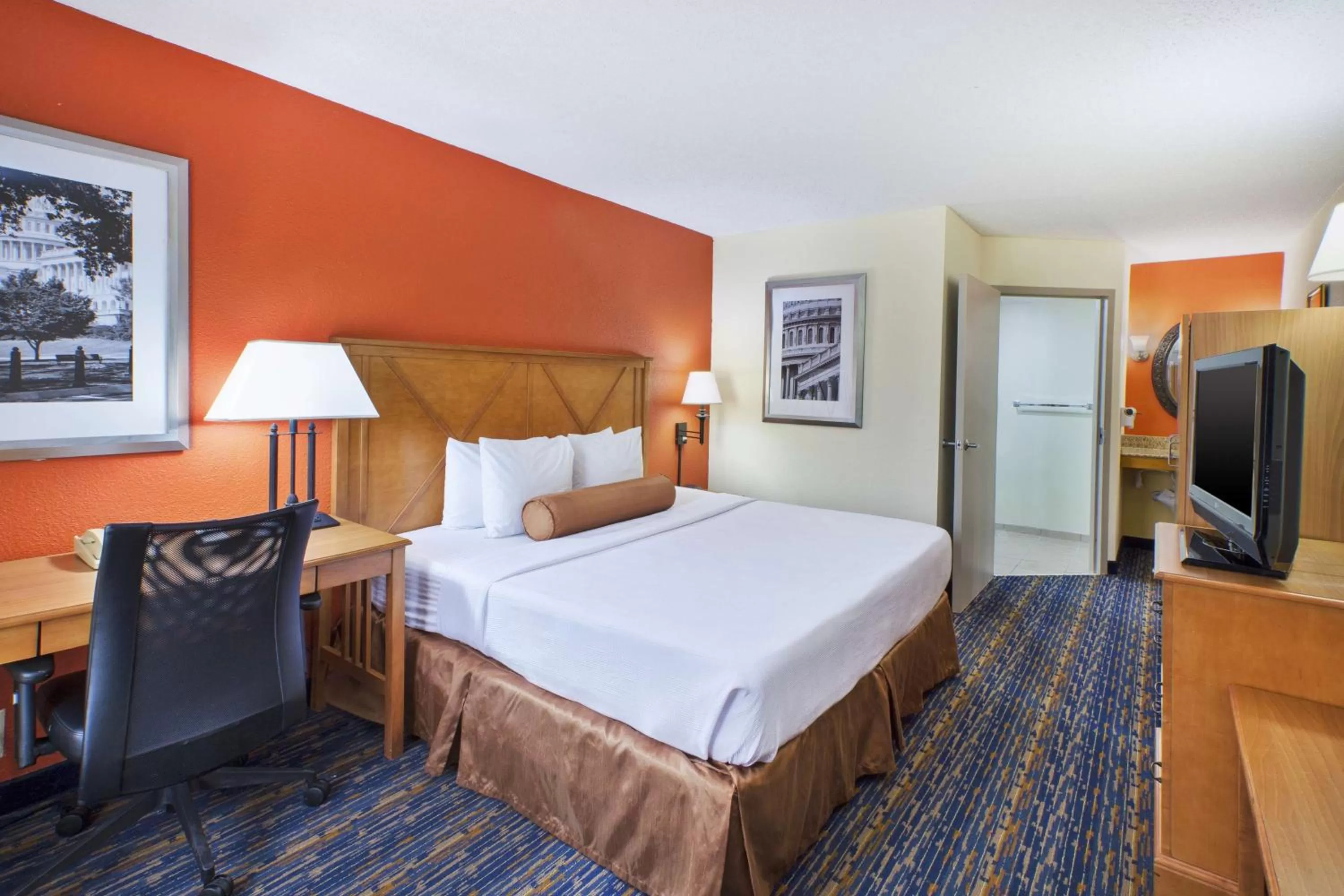 King Room with Bath Tub - Disability Access - Non-Smoking in Best Western Dulles Airport Inn