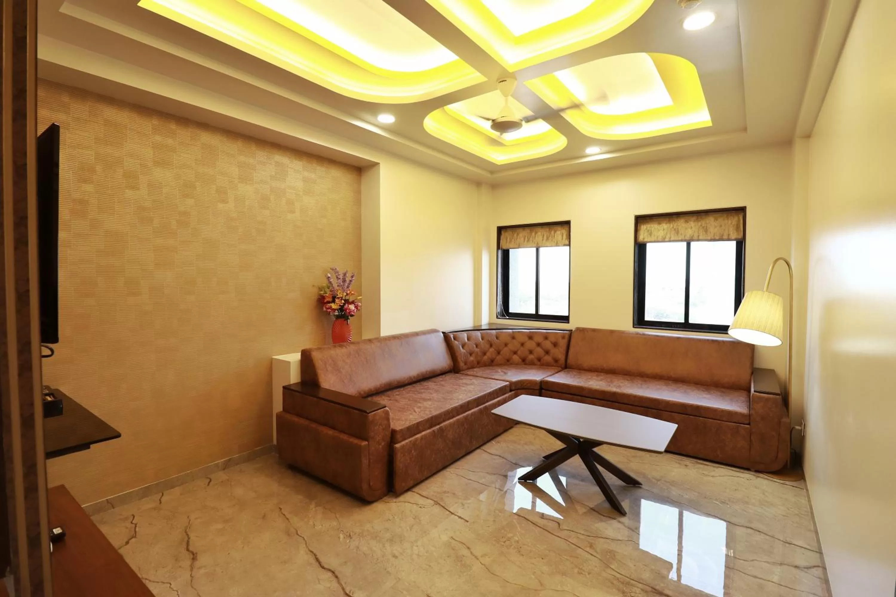 Four Petals Executive by LHMS