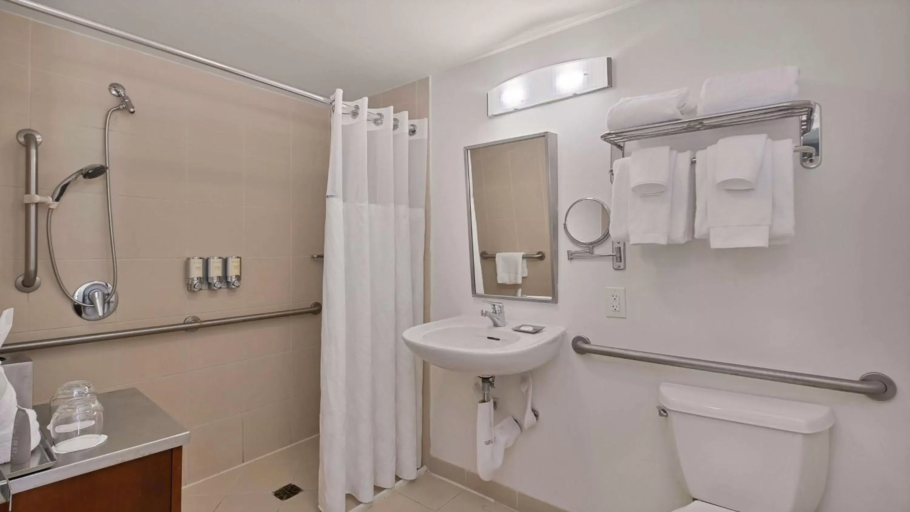 Bathroom in Hotel Arya BW Premier Collection