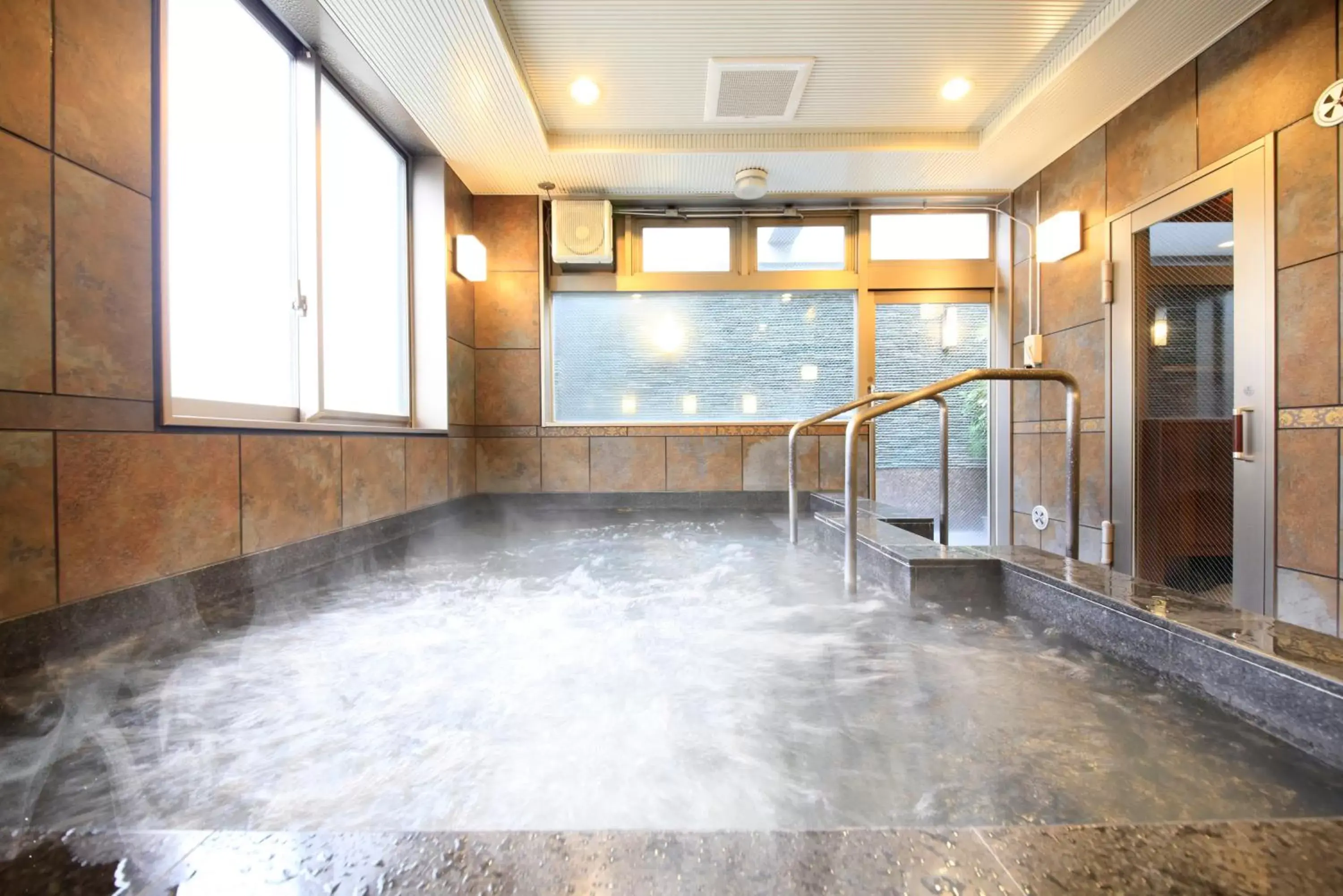 Hot Tub, Swimming Pool in Hotel Coco Grand Kitasenju