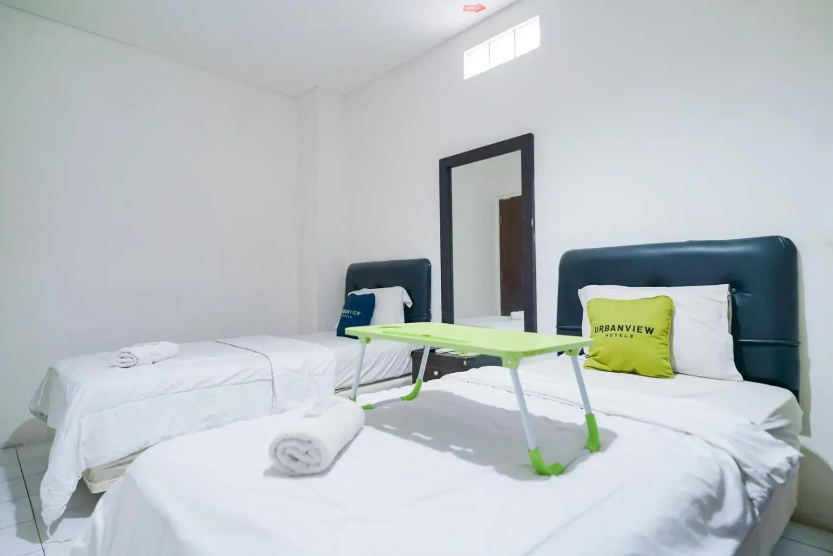 Bedroom, Bed in Urbanview Hotel Bes Mangga Besar