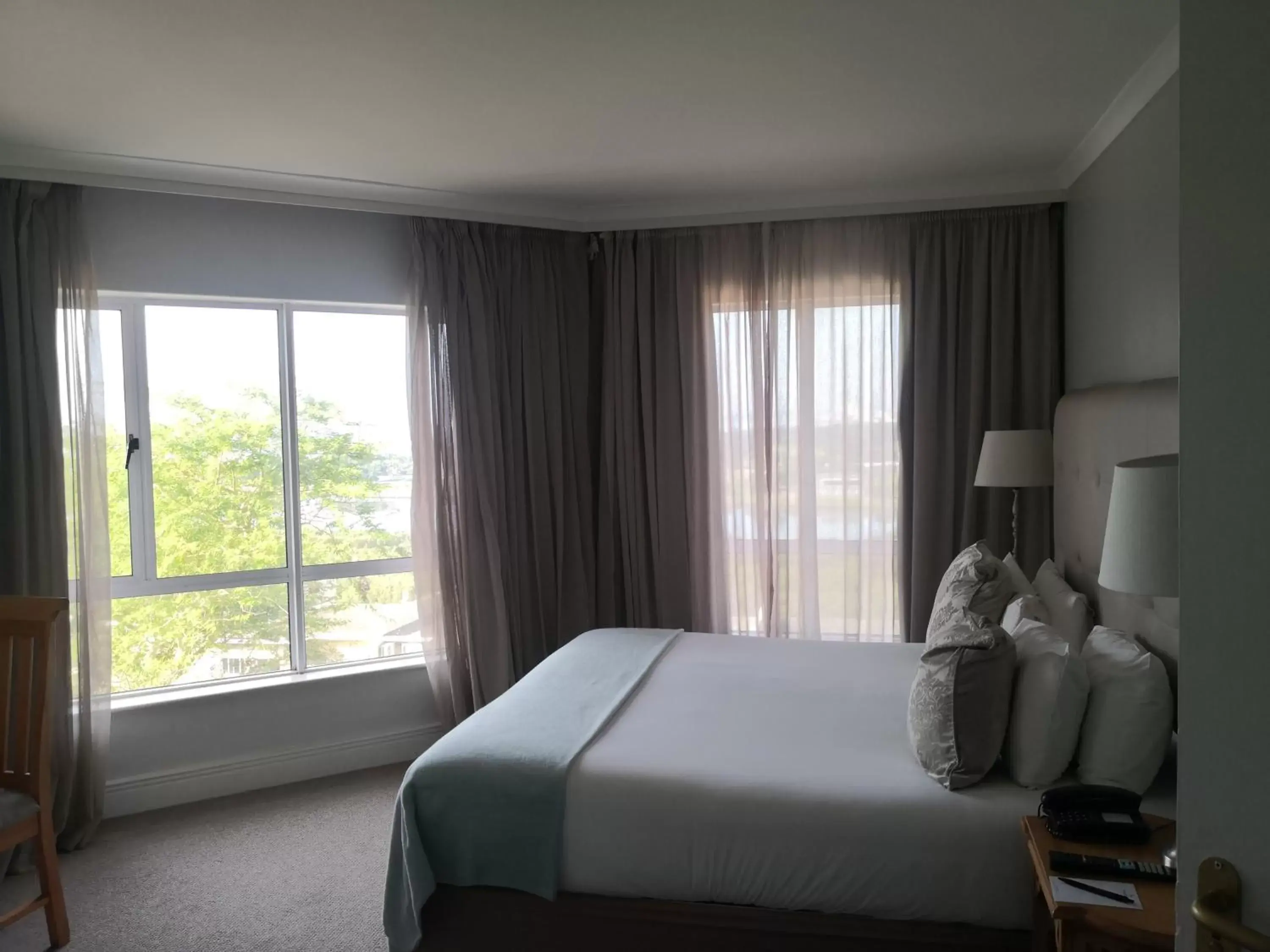 Bedroom, Bed in The Riverside Hotel