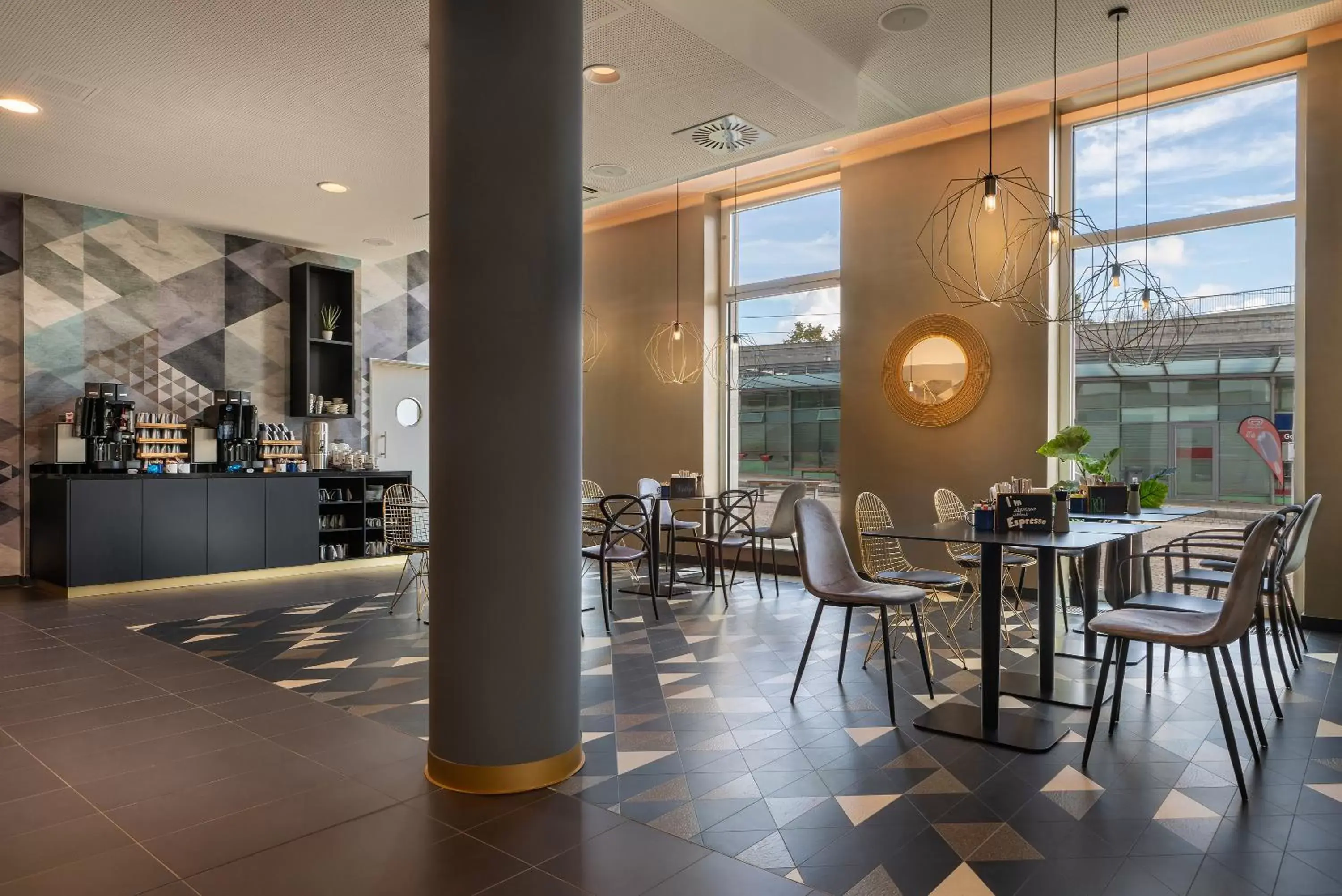 Restaurant/places to eat in Holiday Inn - the niu, Ridge Halle Central Station by IHG Restaurant/places to eat in Holiday Inn - the niu, Ridge Halle Central Station by IHG